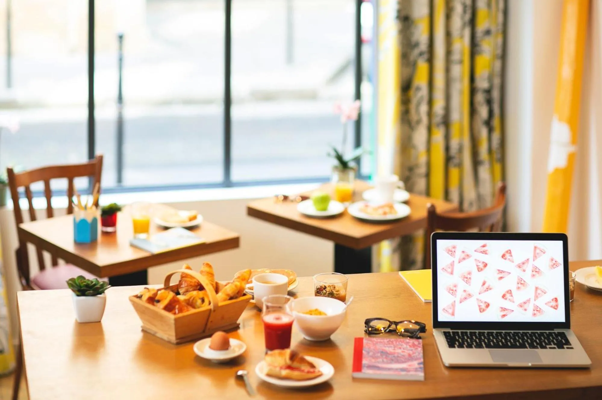 Buffet breakfast in Hôtel Crayon