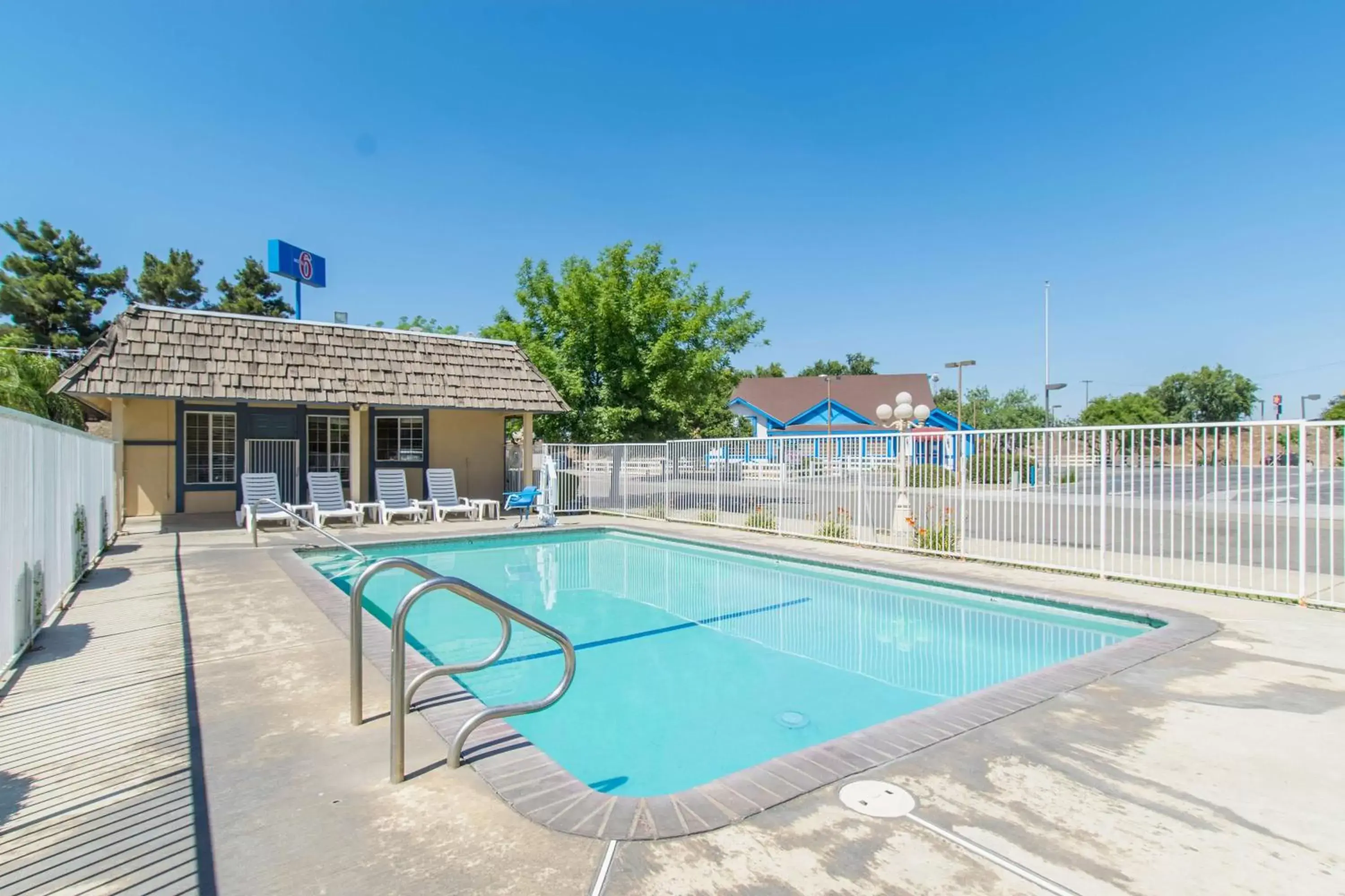 Day, Swimming Pool in Motel 6-Kingsburg, CA