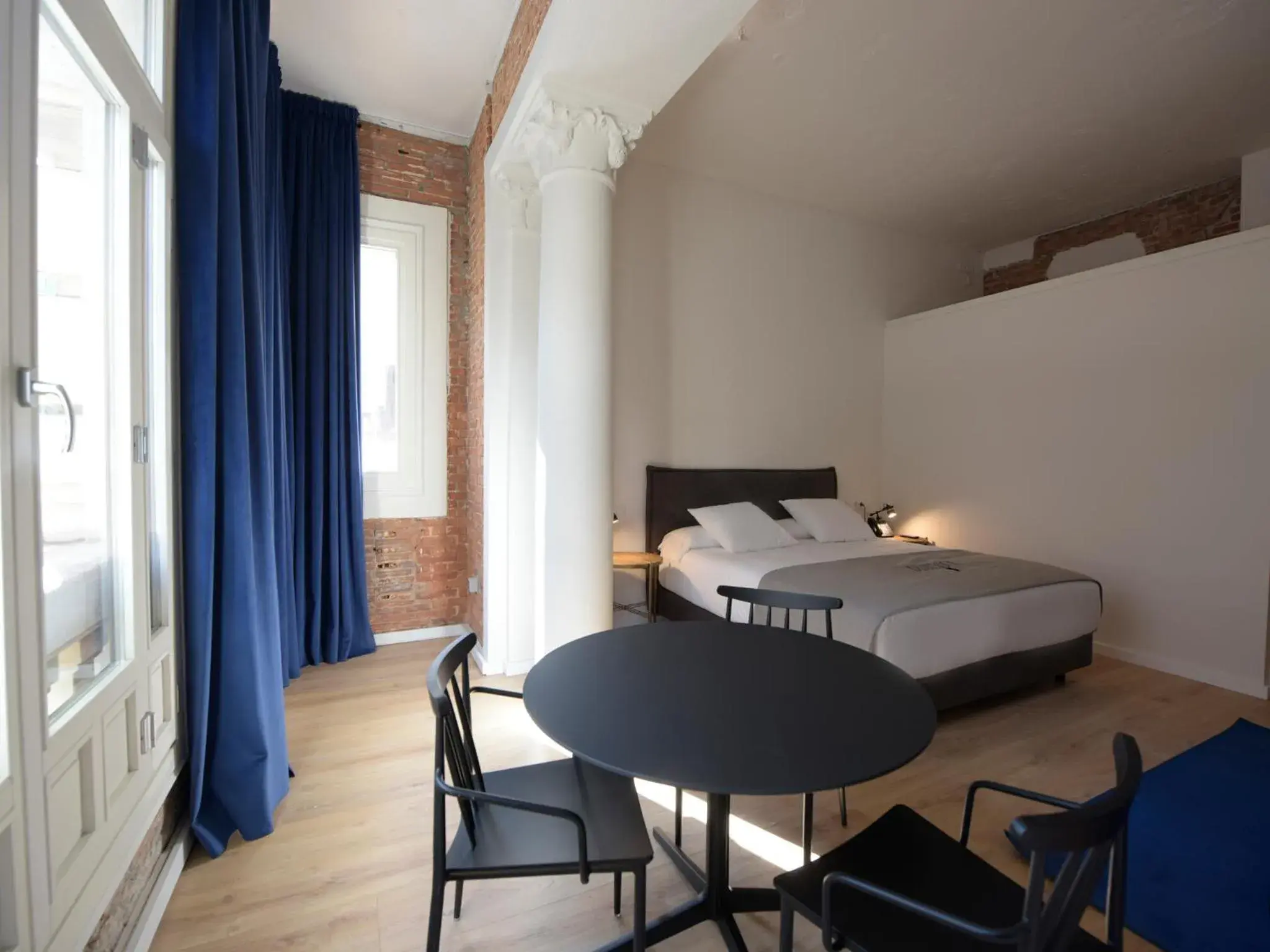 Photo of the whole room, Bed in room007 Gran Vía Hostel