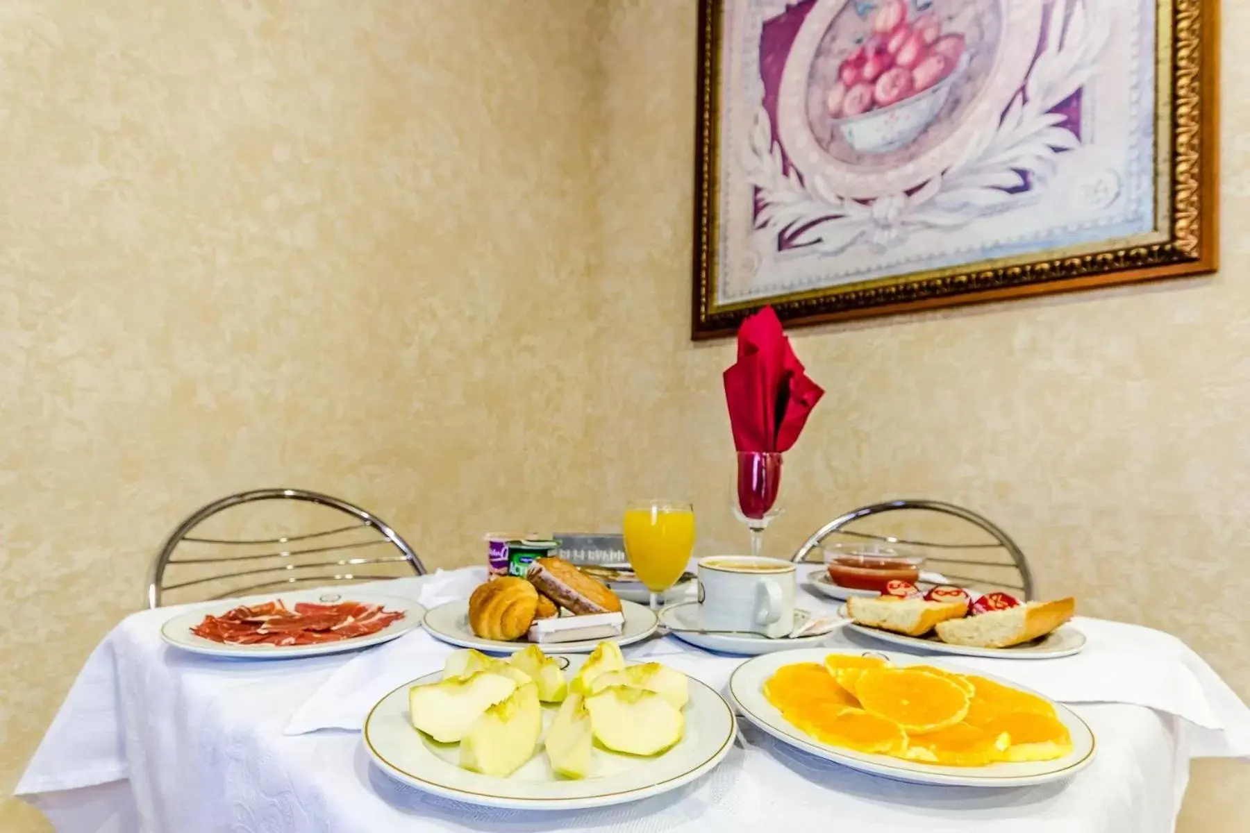 Lounge or bar, Breakfast in Roma Aurea