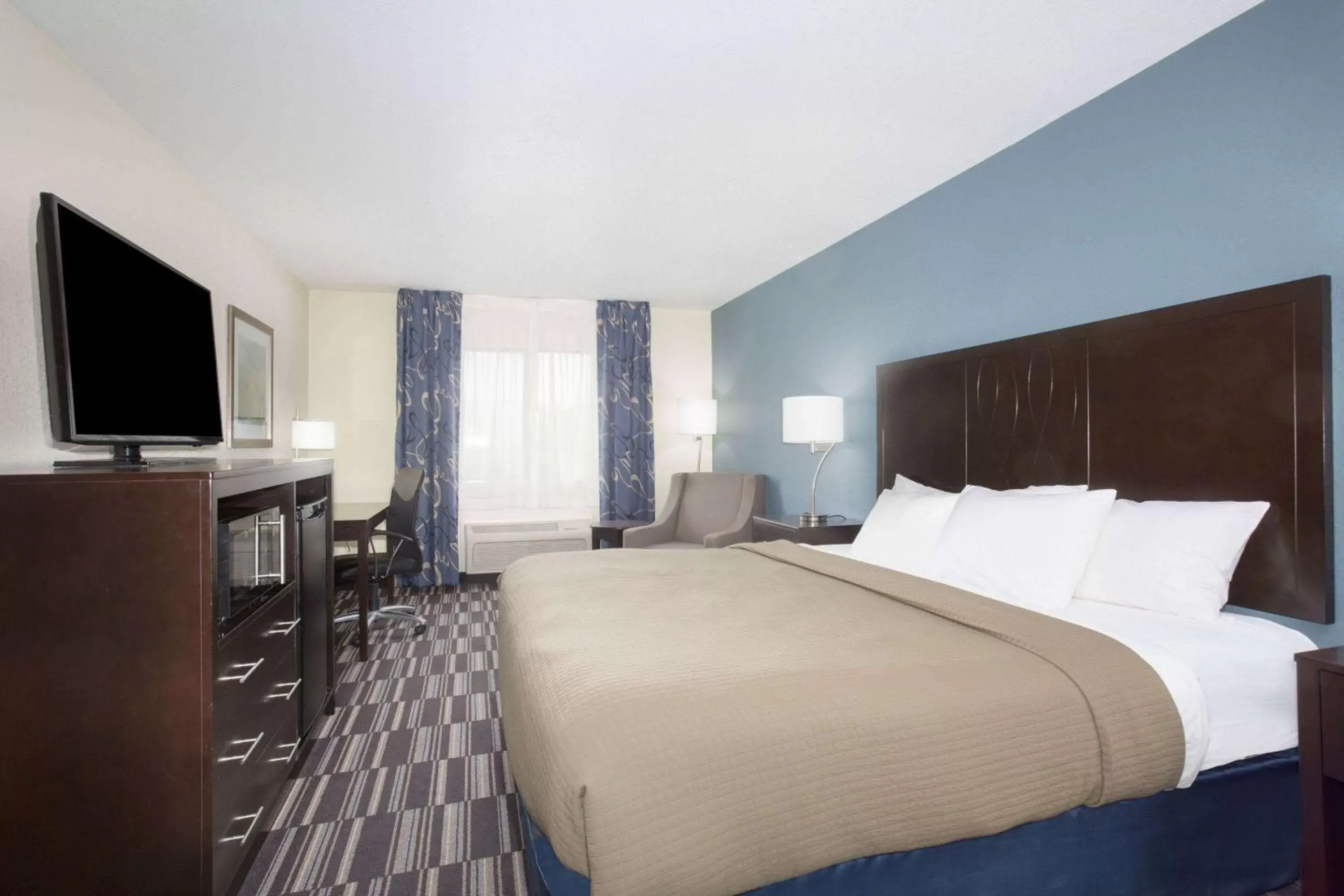 Photo of the whole room, Bed in AmericInn by Wyndham Mount Pleasant