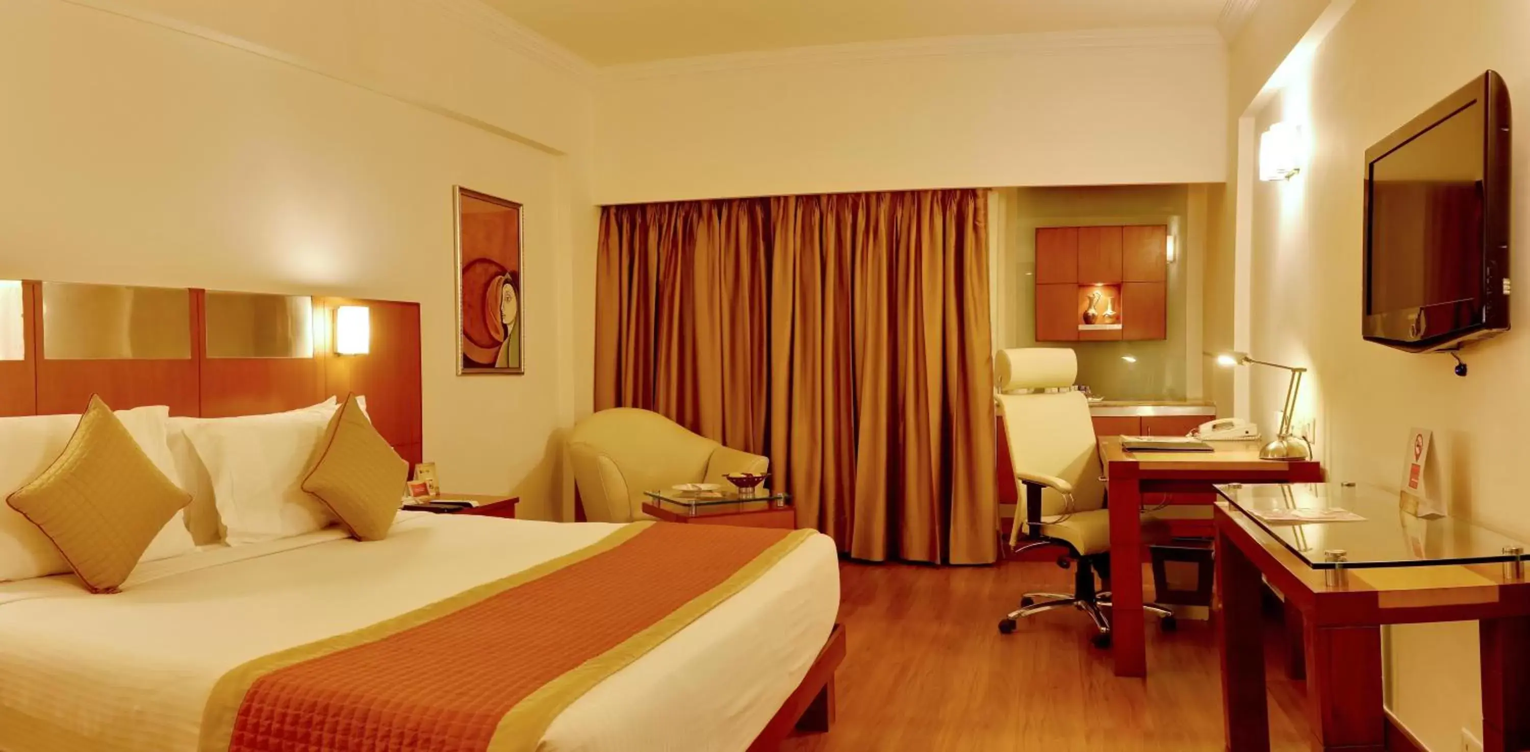 Bed in The Suryaa Hotel New Delhi