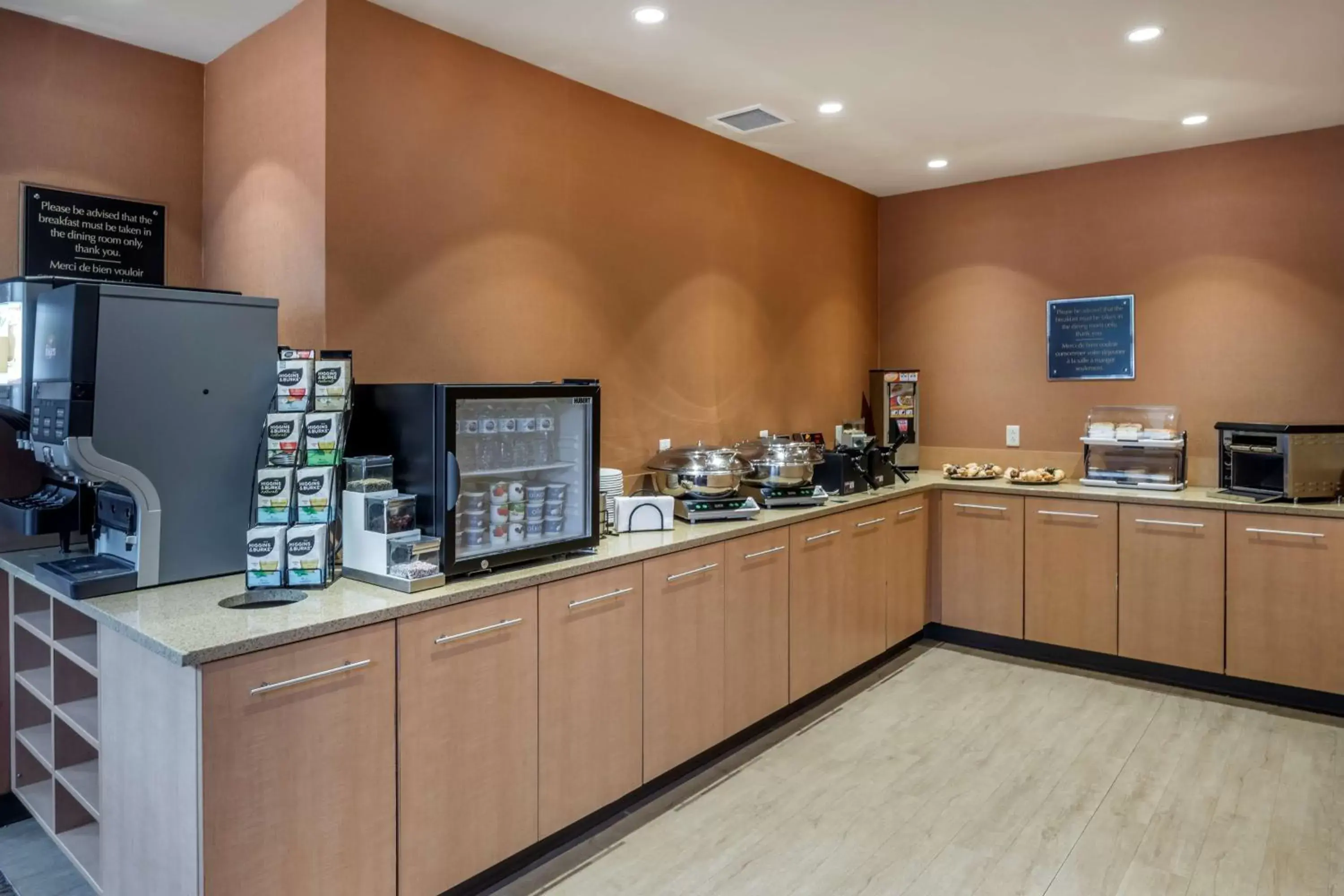 Coffee/tea facilities in Best Western Plus, Bathurst Hotel & Suites