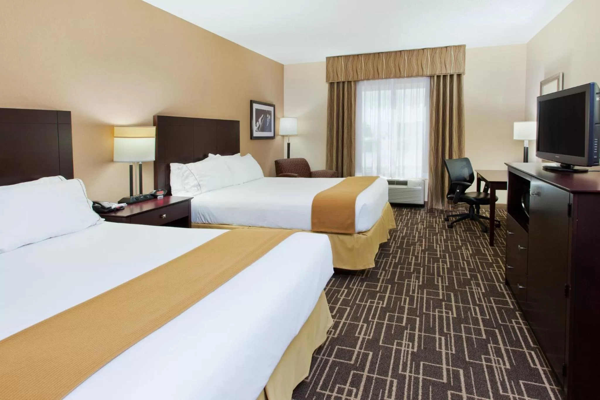 Photo of the whole room, Bed in Holiday Inn Express Hotel & Suites Jackson Northeast by IHG
