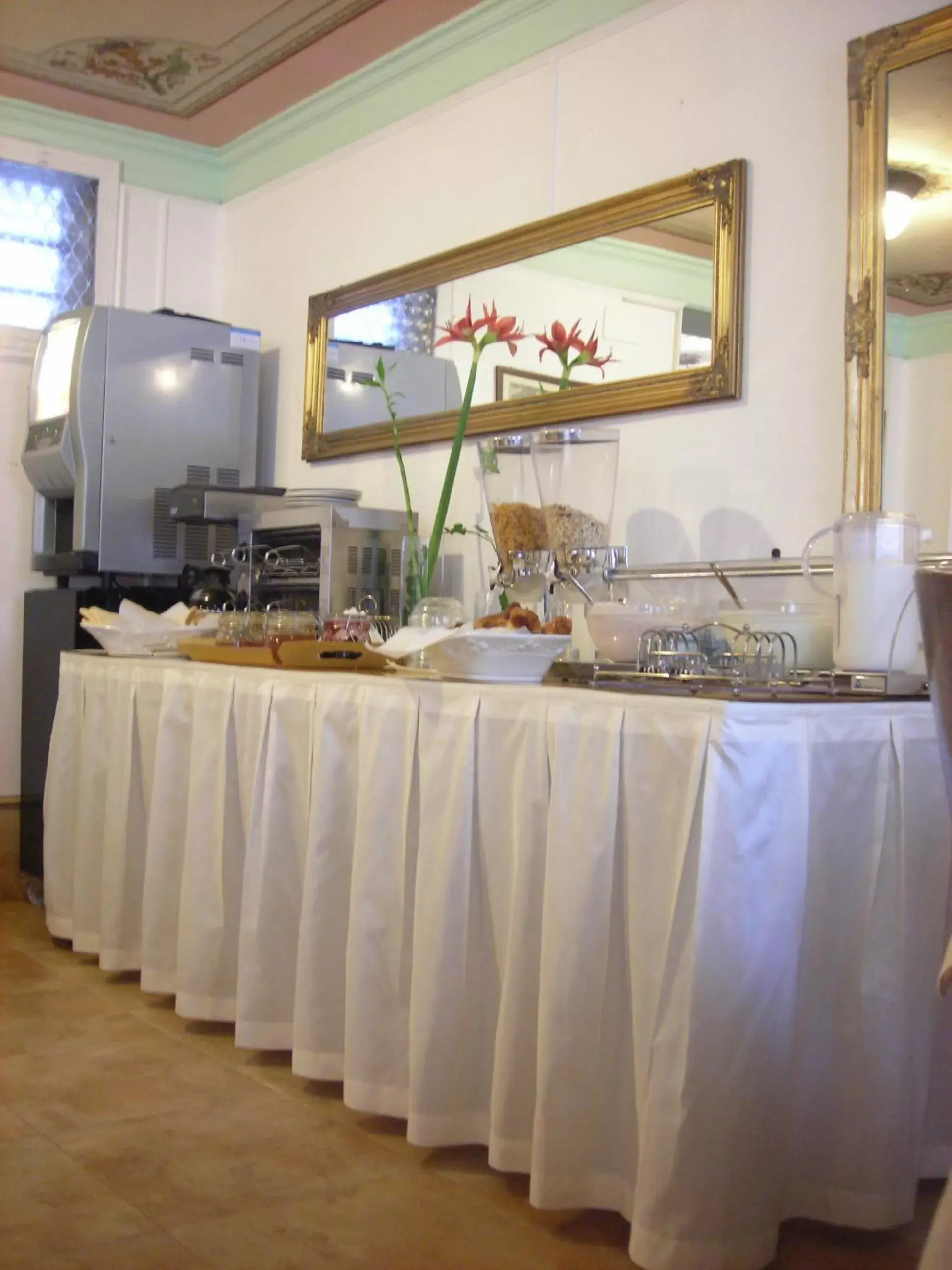 Restaurant/places to eat, Food in Albergo Marin