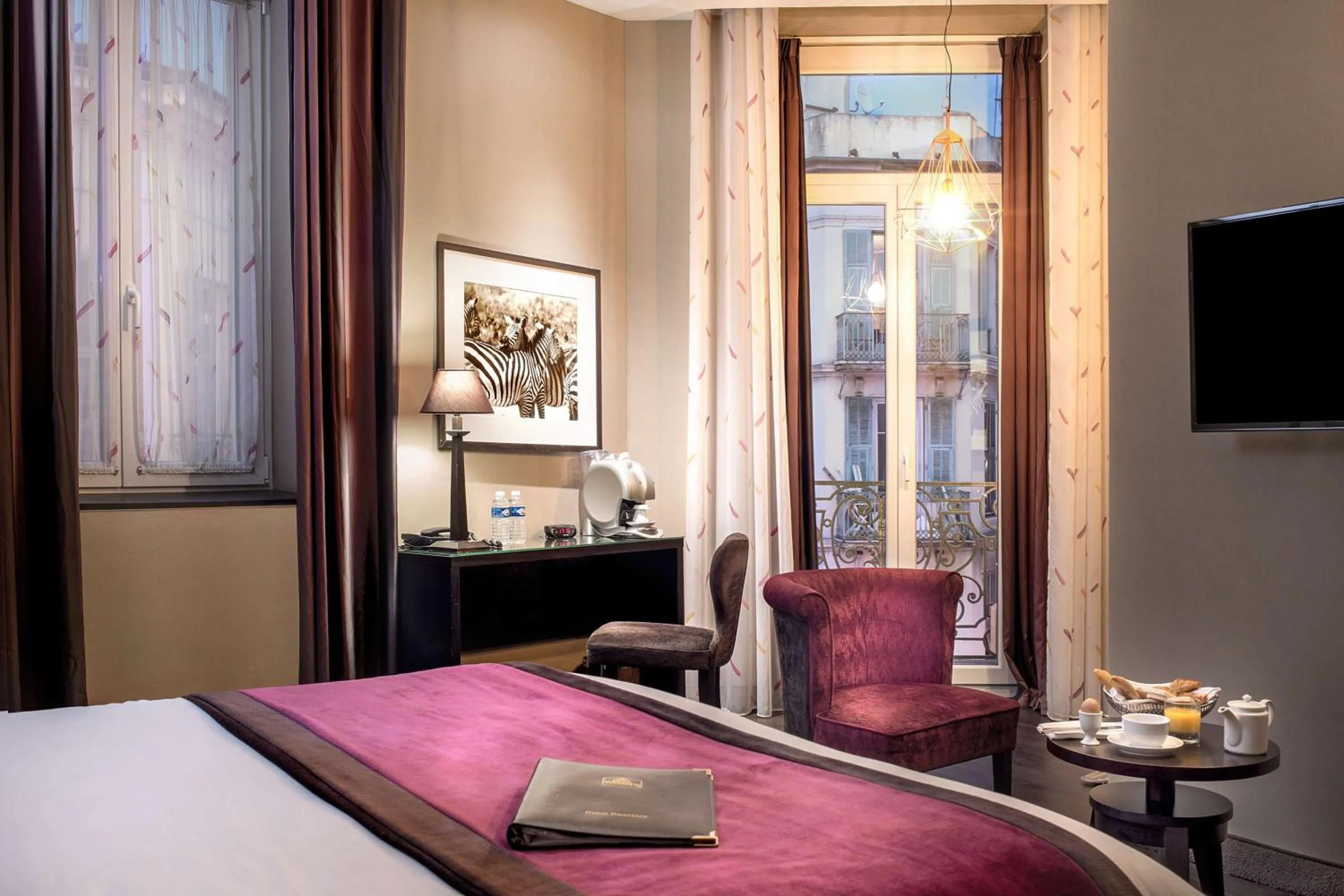 Photo of the whole room, Bed in Best Western Plus Nice Cosy Hotel