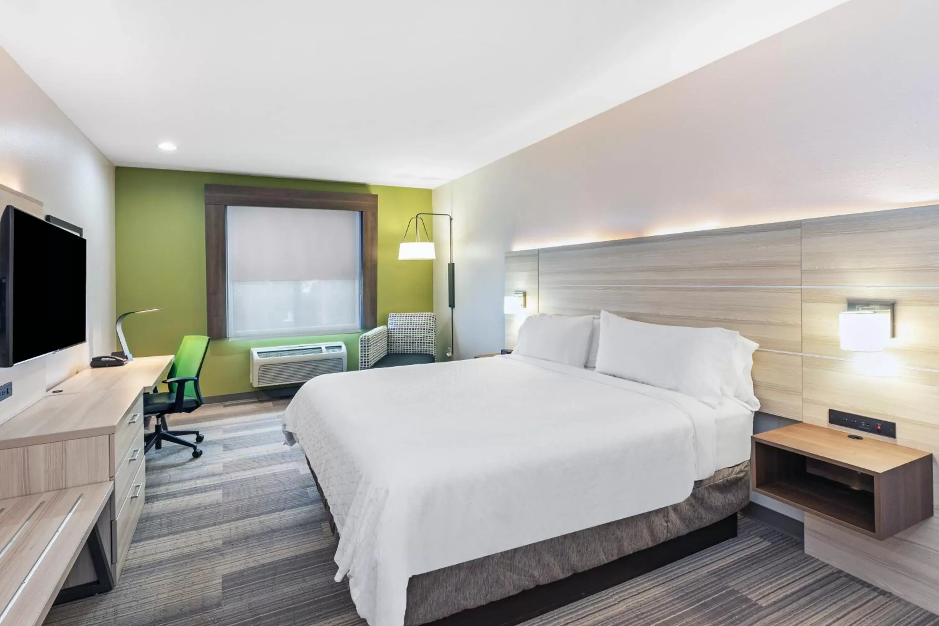 Photo of the whole room, Bed in Holiday Inn Express Hotel & Suites Vidor South, an IHG Hotel