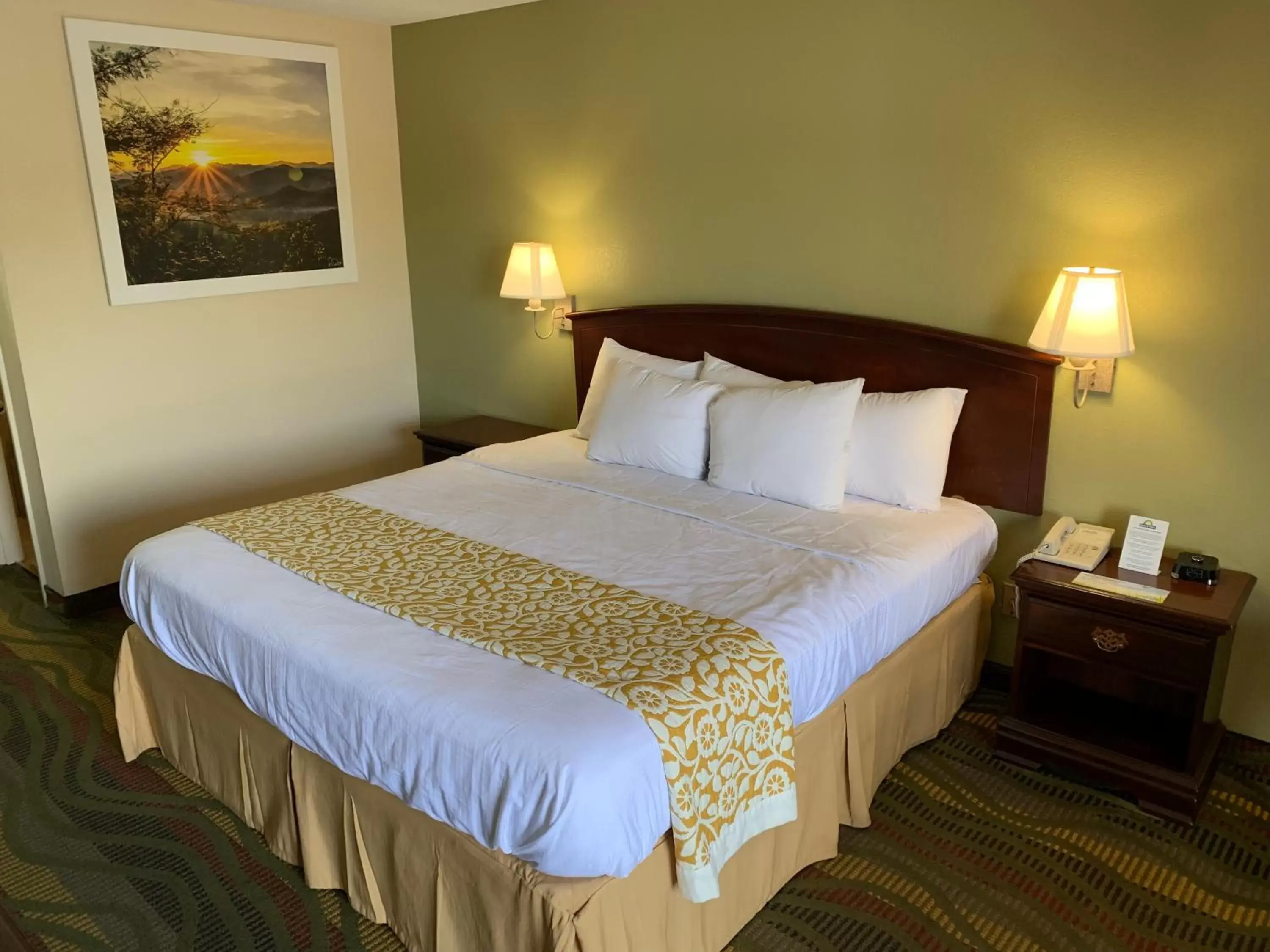 Bed in Days Inn by Wyndham Cartersville