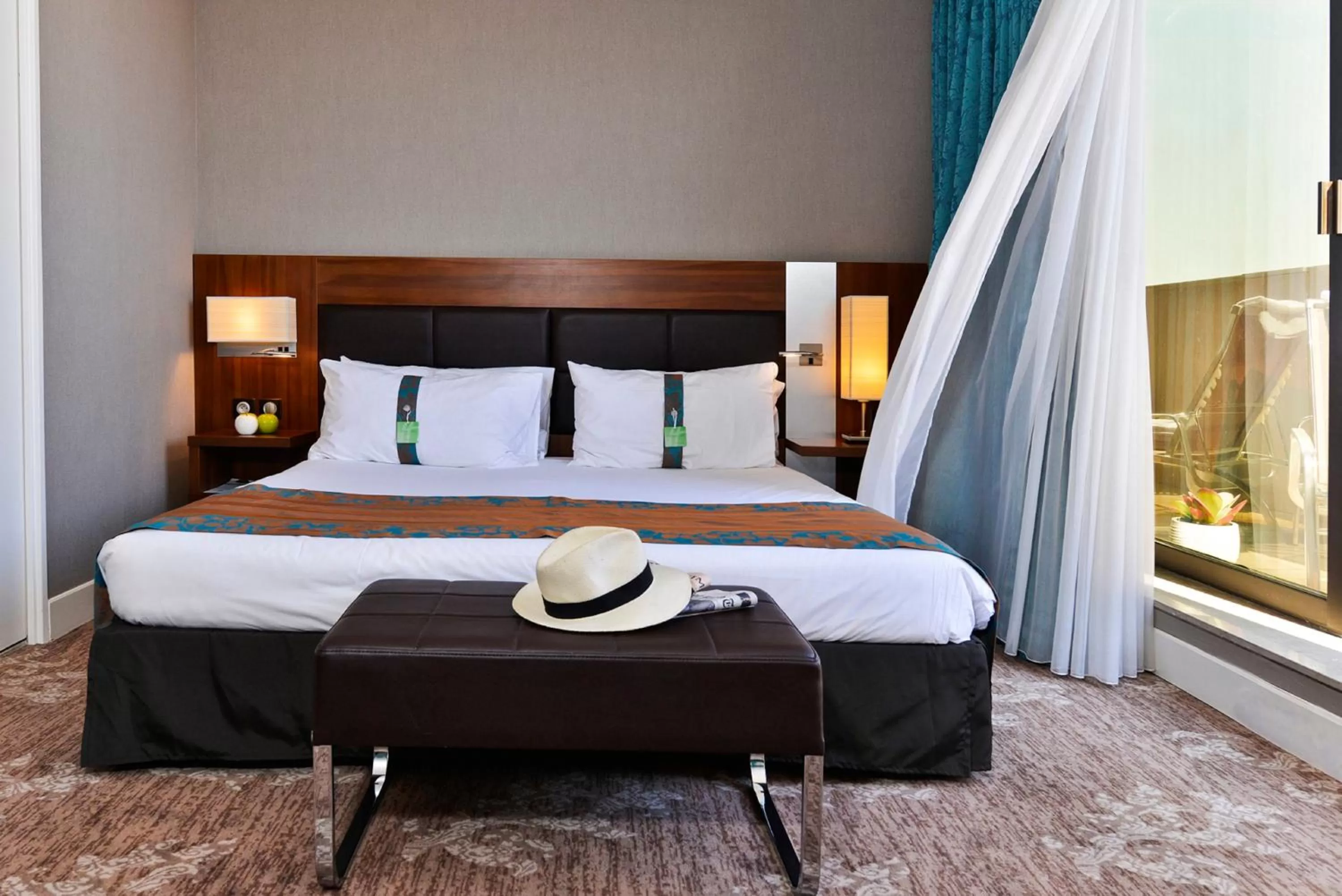 Bed in Holiday Inn Nice by IHG