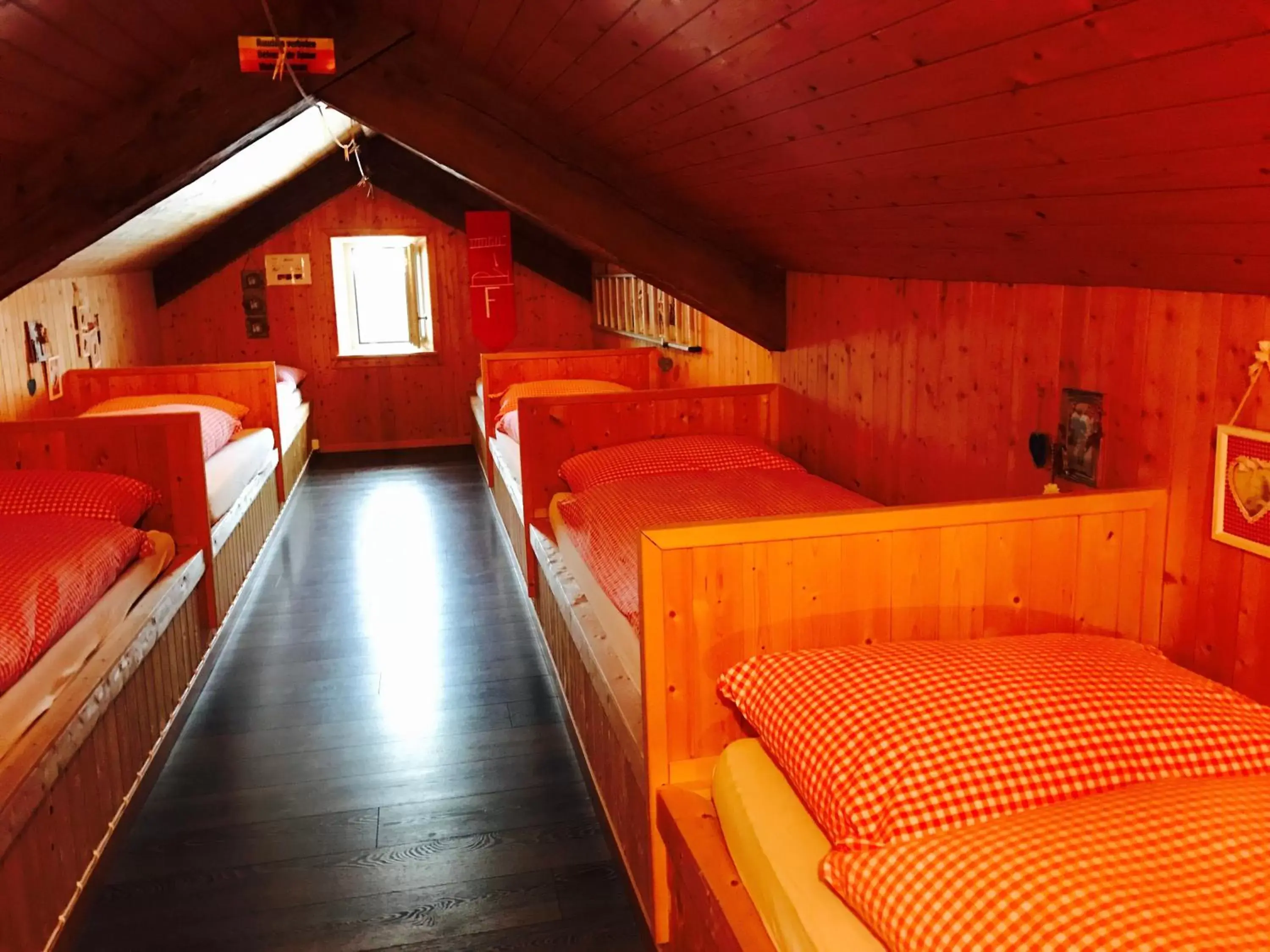 Family Room with Shared Bathroom in Auberge de l'Assesseur - Mont-Soleil Family Room with Shared Bathroom in Auberge de l'Assesseur - Mont-Soleil