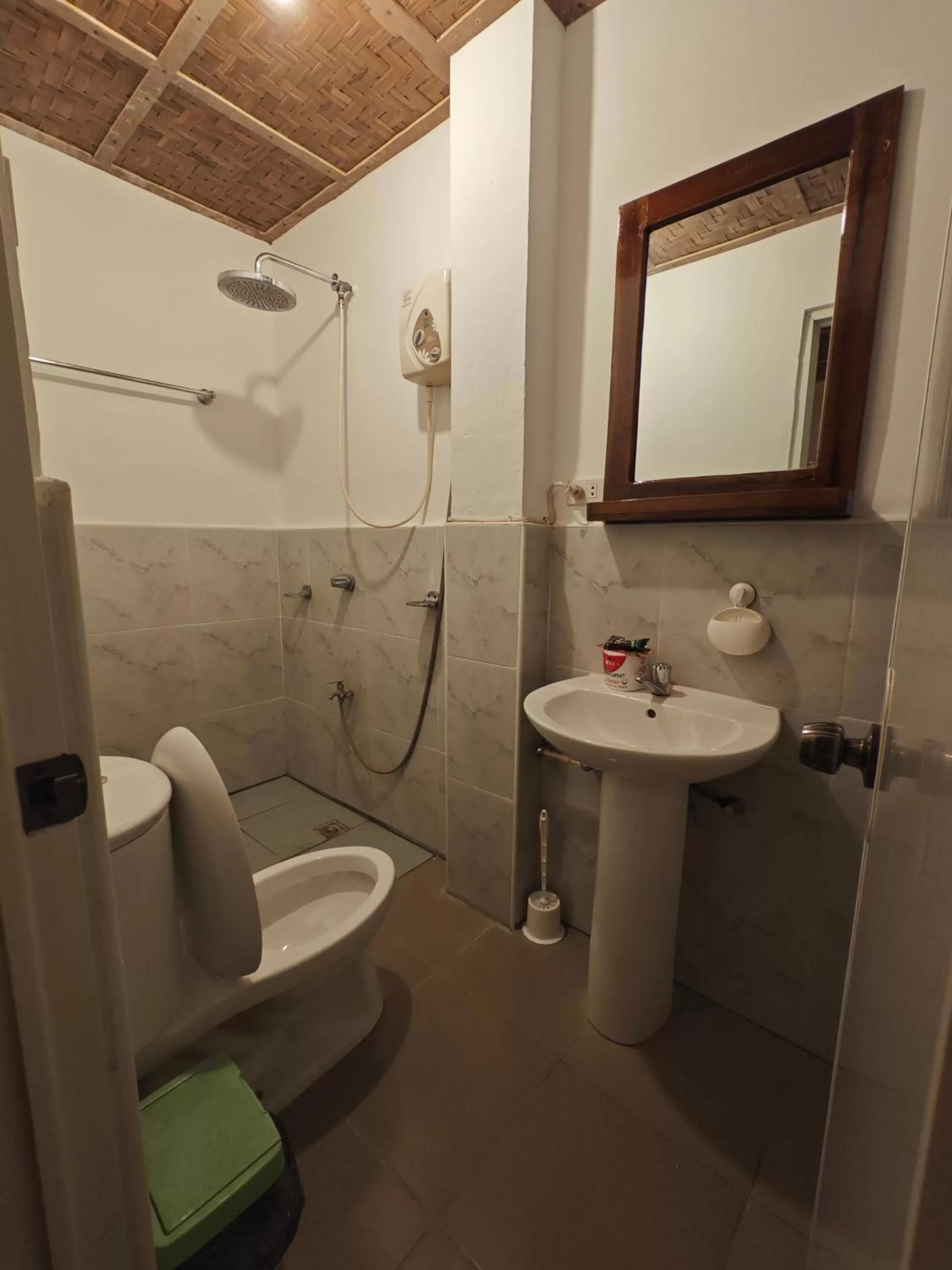 Bathroom in Room-Cola Inn