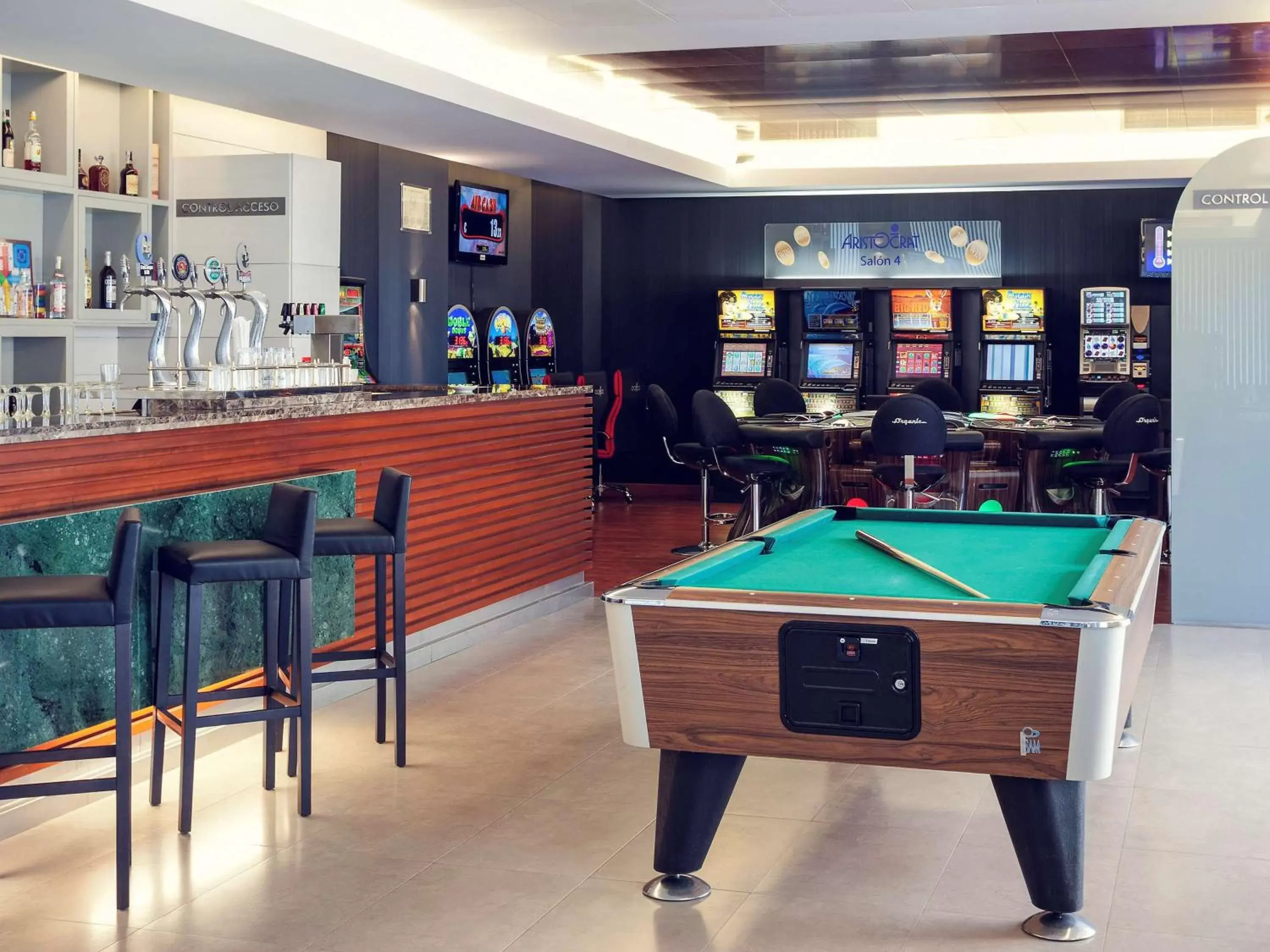 Lounge or bar, Billiards in Mercure Algeciras