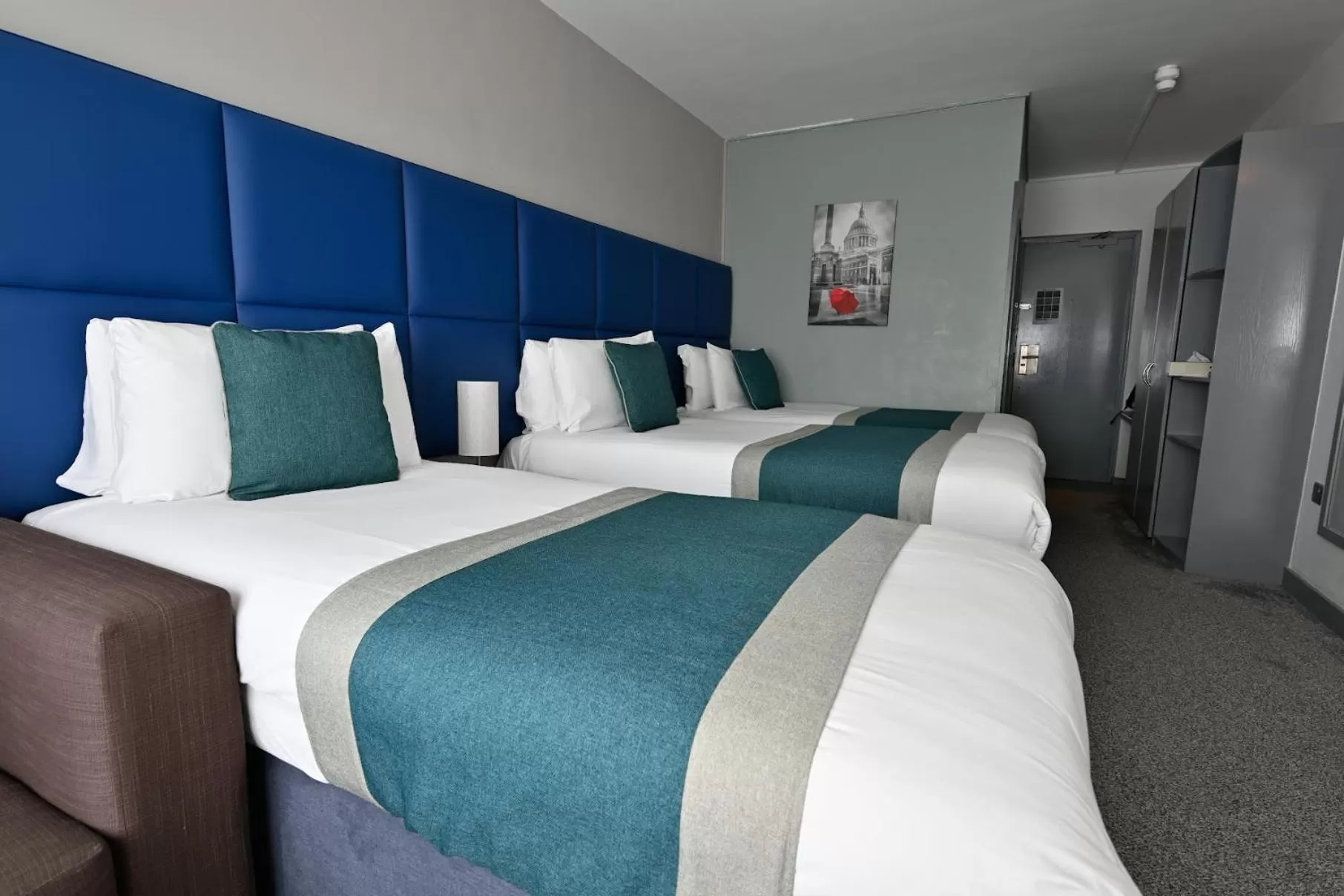 Bedroom, Bed in Kensington Court Hotel - Earls Court