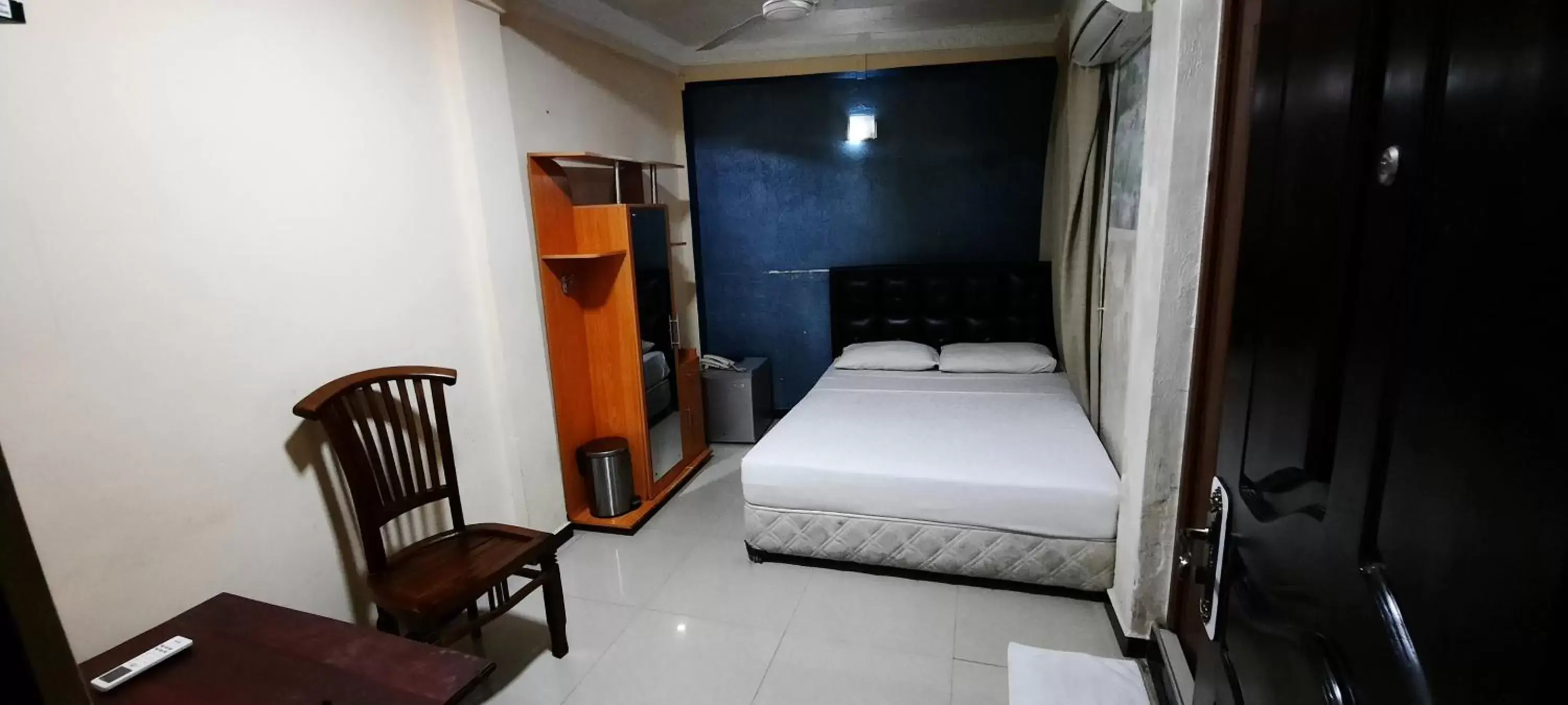 Bed in Saasha City Hotel
