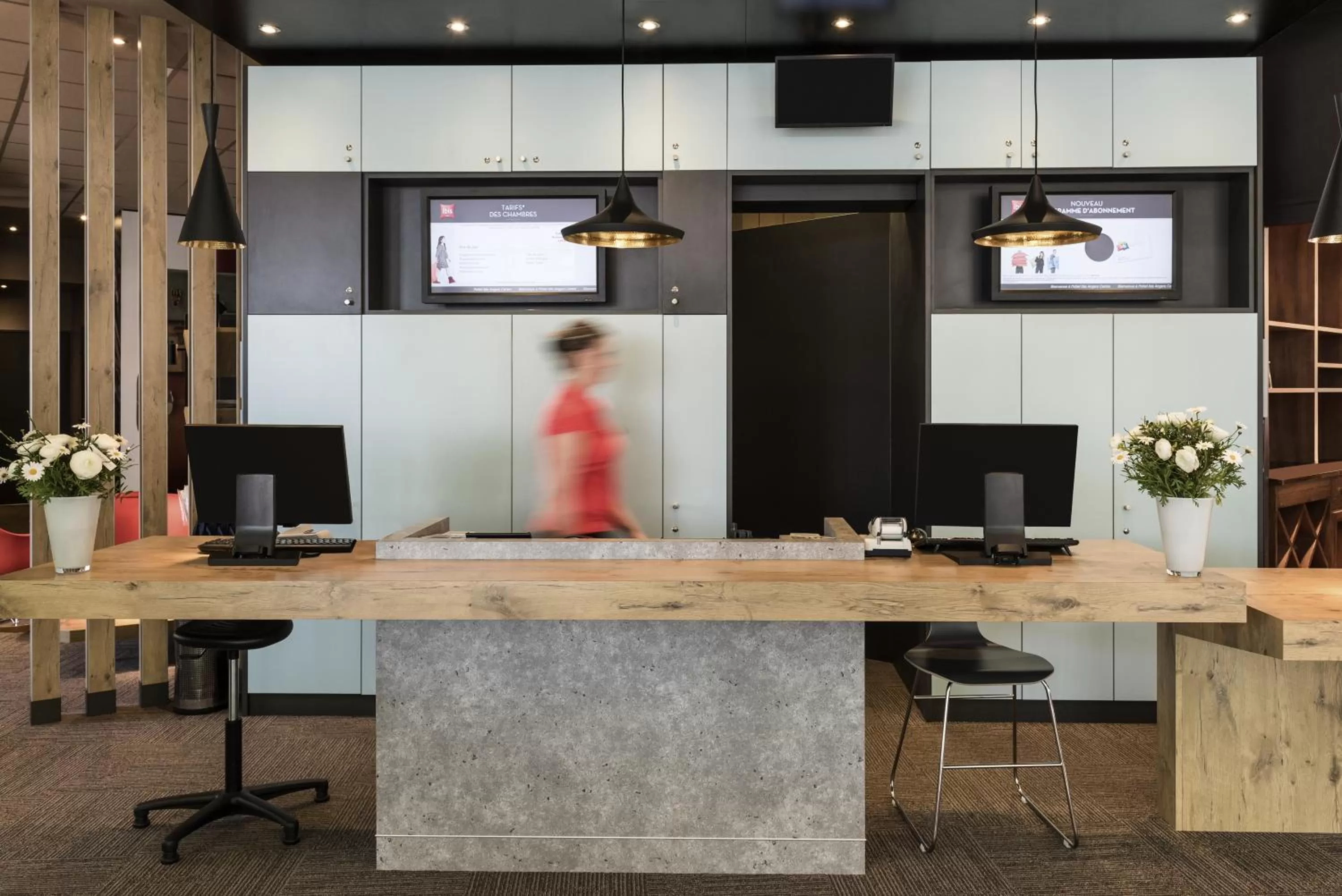 Lobby or reception in ibis Angers Centre Chateau