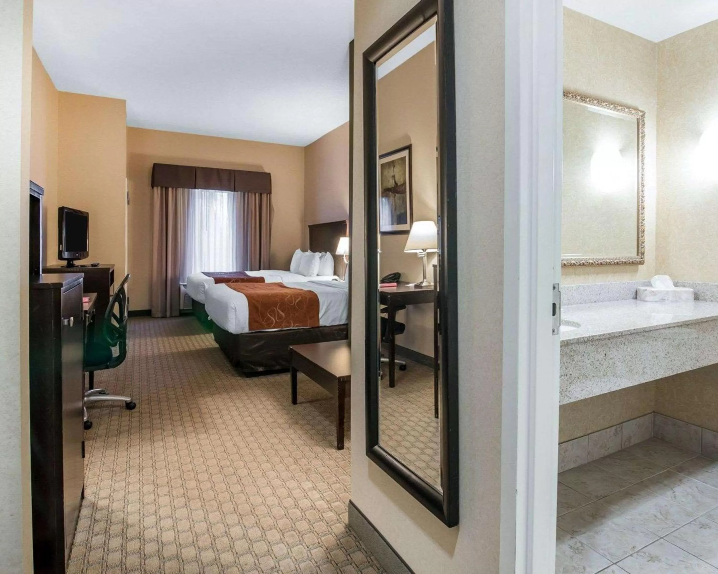 Photo of the whole room in University Inn Vestal