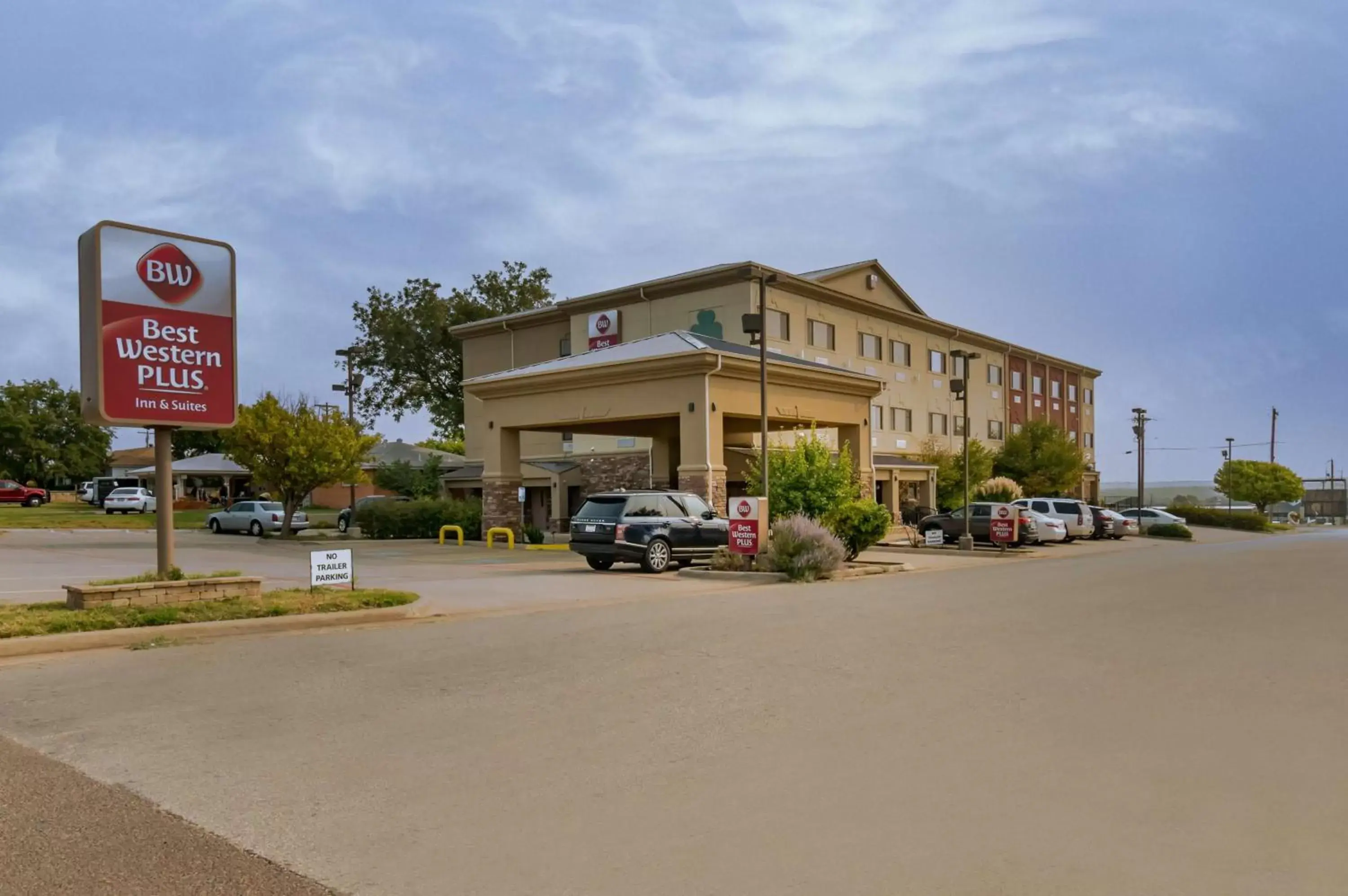 Property Building in Best Western Plus Shamrock Inn & Suites