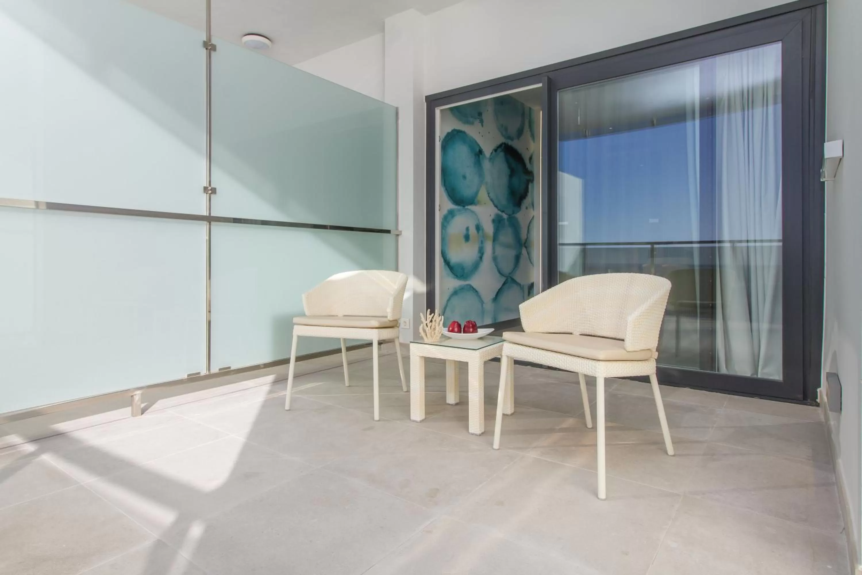 Photo of the whole room in ESTIMAR Calpe Suitopia