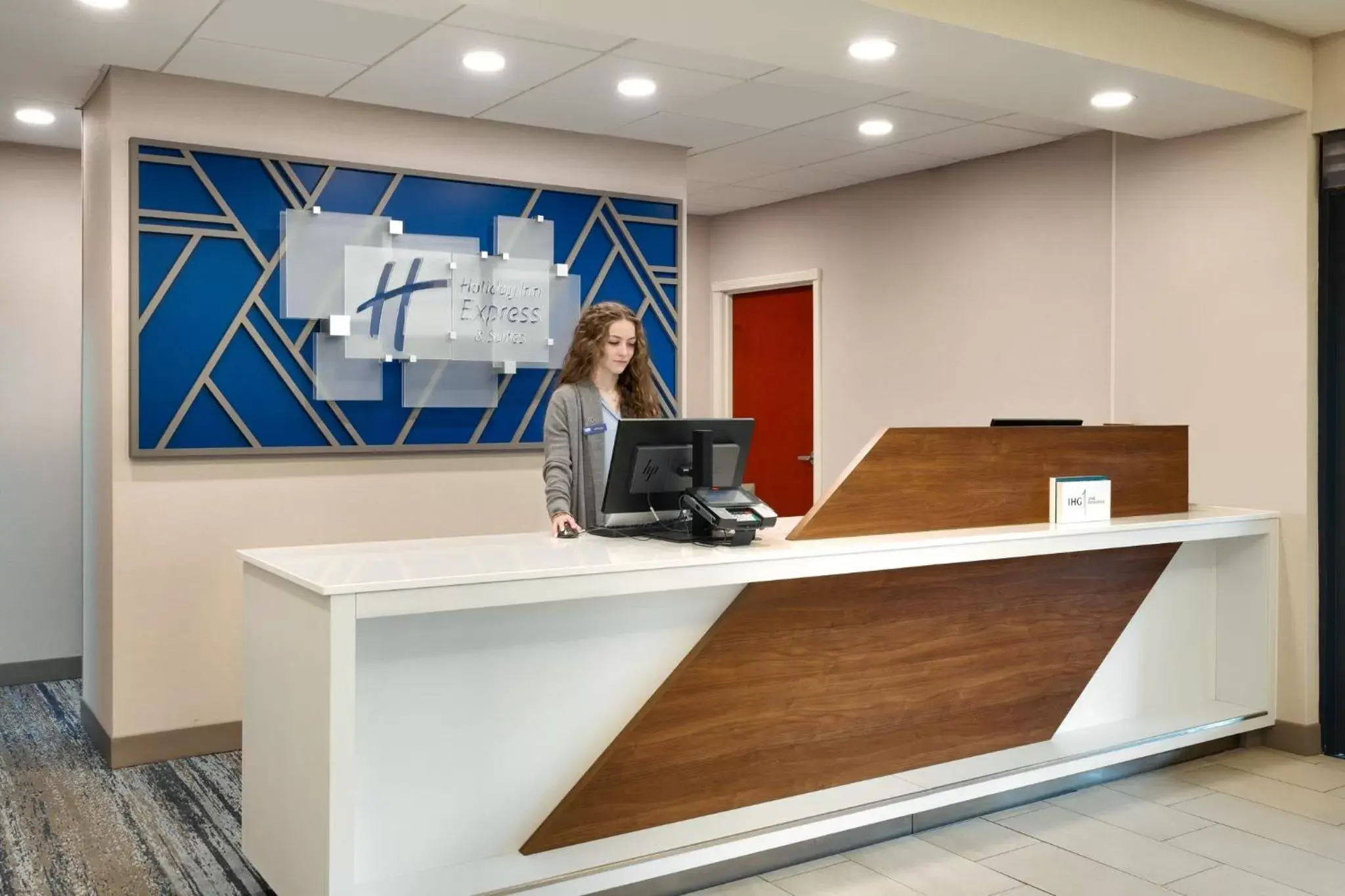 Property building, Lobby/Reception in Holiday Inn Express and Suites Helena, an IHG Hotel