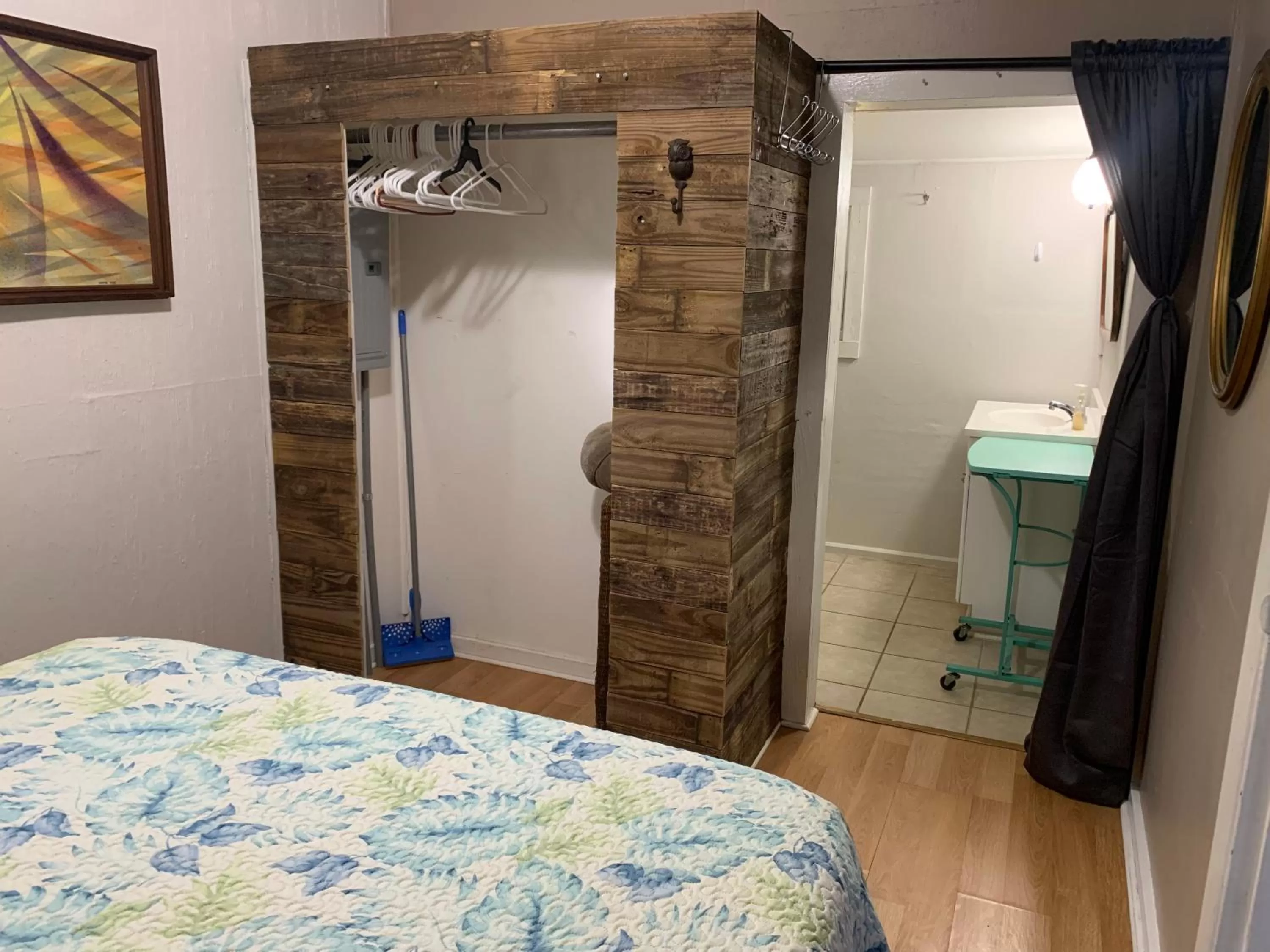 Bedroom, Bed in Nature Coast Inn & Cottages