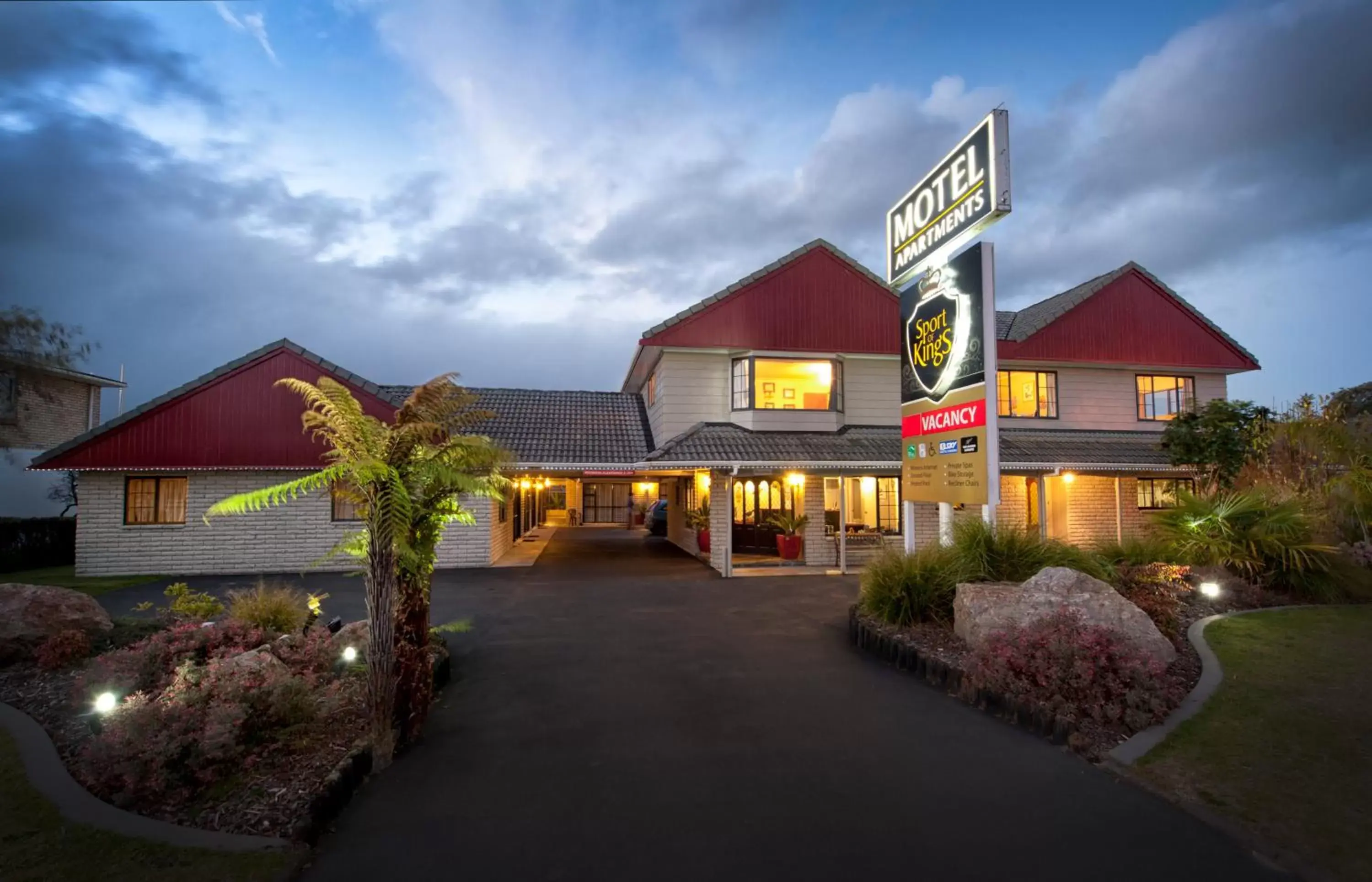 Facade/entrance, Property Building in Sport Of Kings Motel