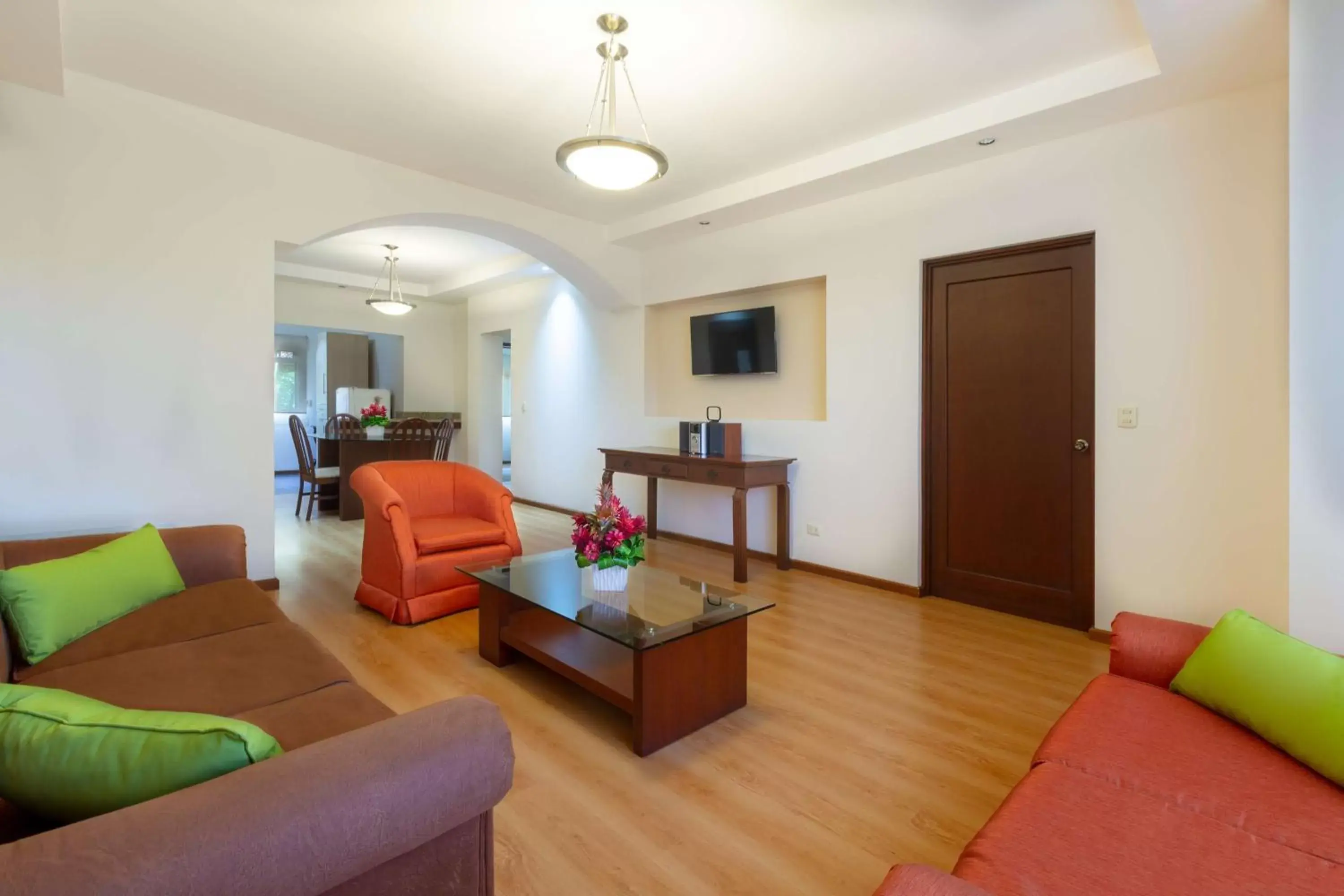 Photo of the whole room, Seating Area in Country Inn & Suites by Radisson, San Jose Aeropuerto, Costa Rica