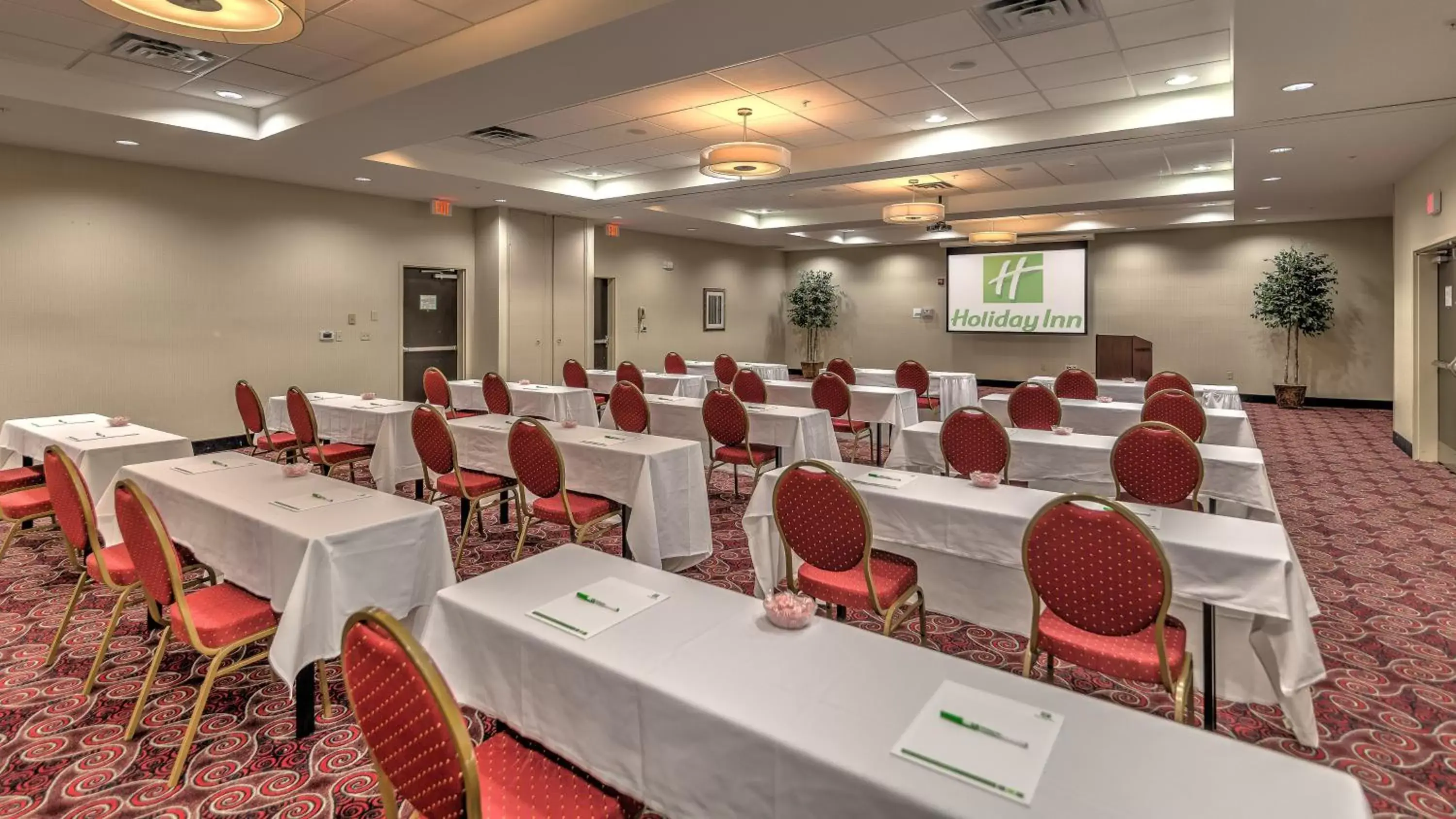 Meeting/conference room in Holiday Inn North Quail Springs, an IHG Hotel