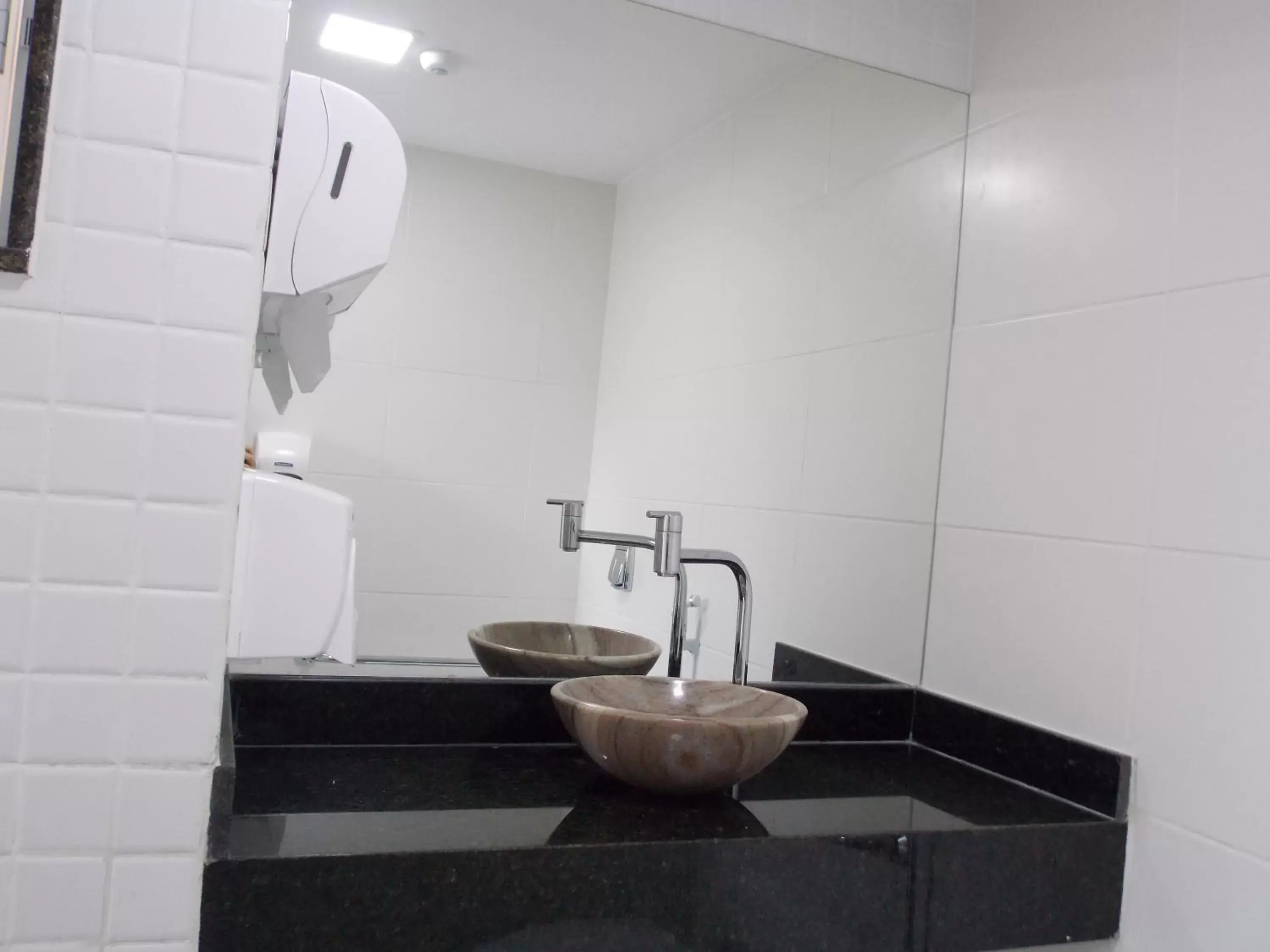 Bathroom in Fluminense Hotel