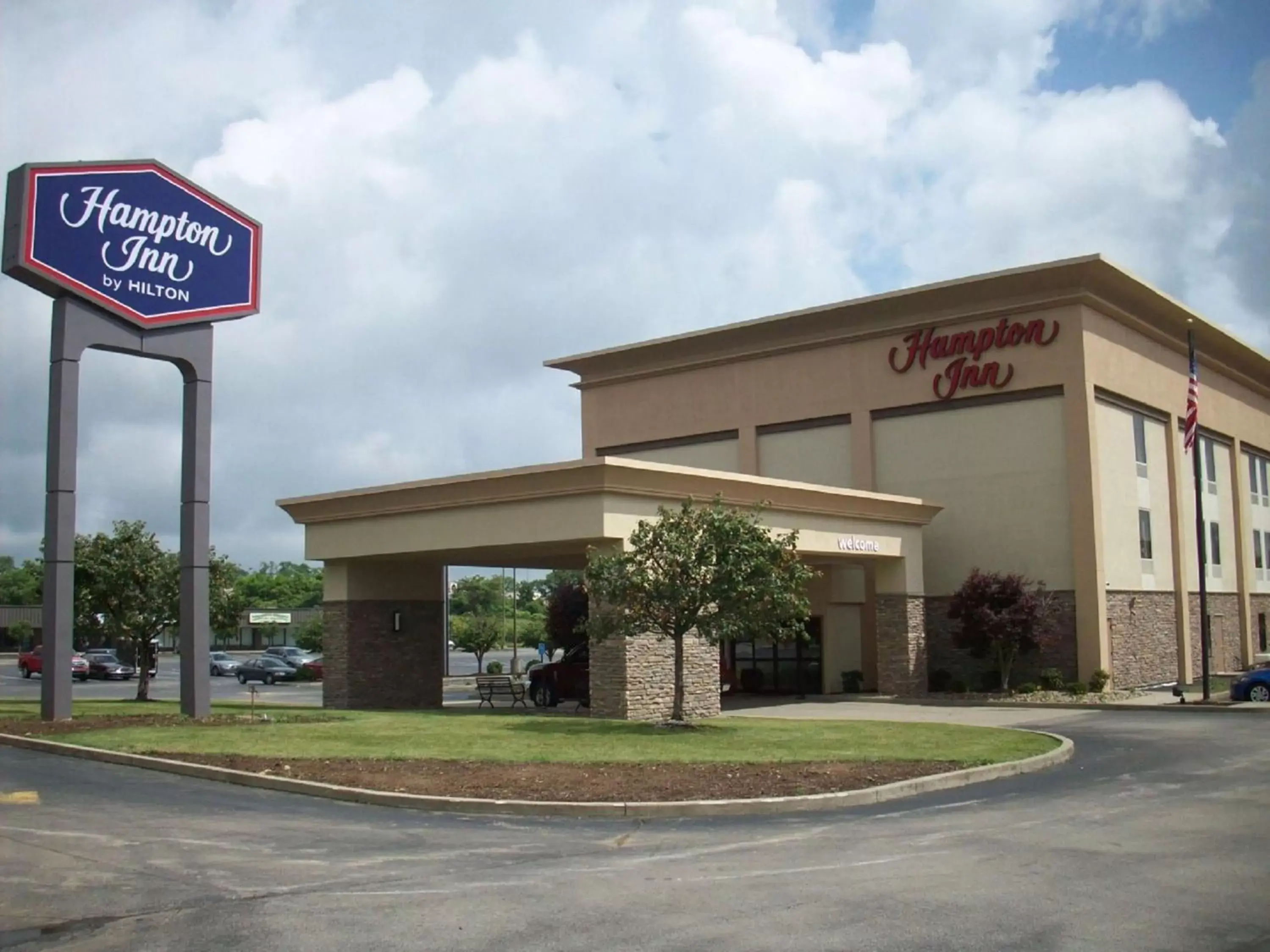 Property building, Property Logo/Sign in Hampton Inn Uniontown