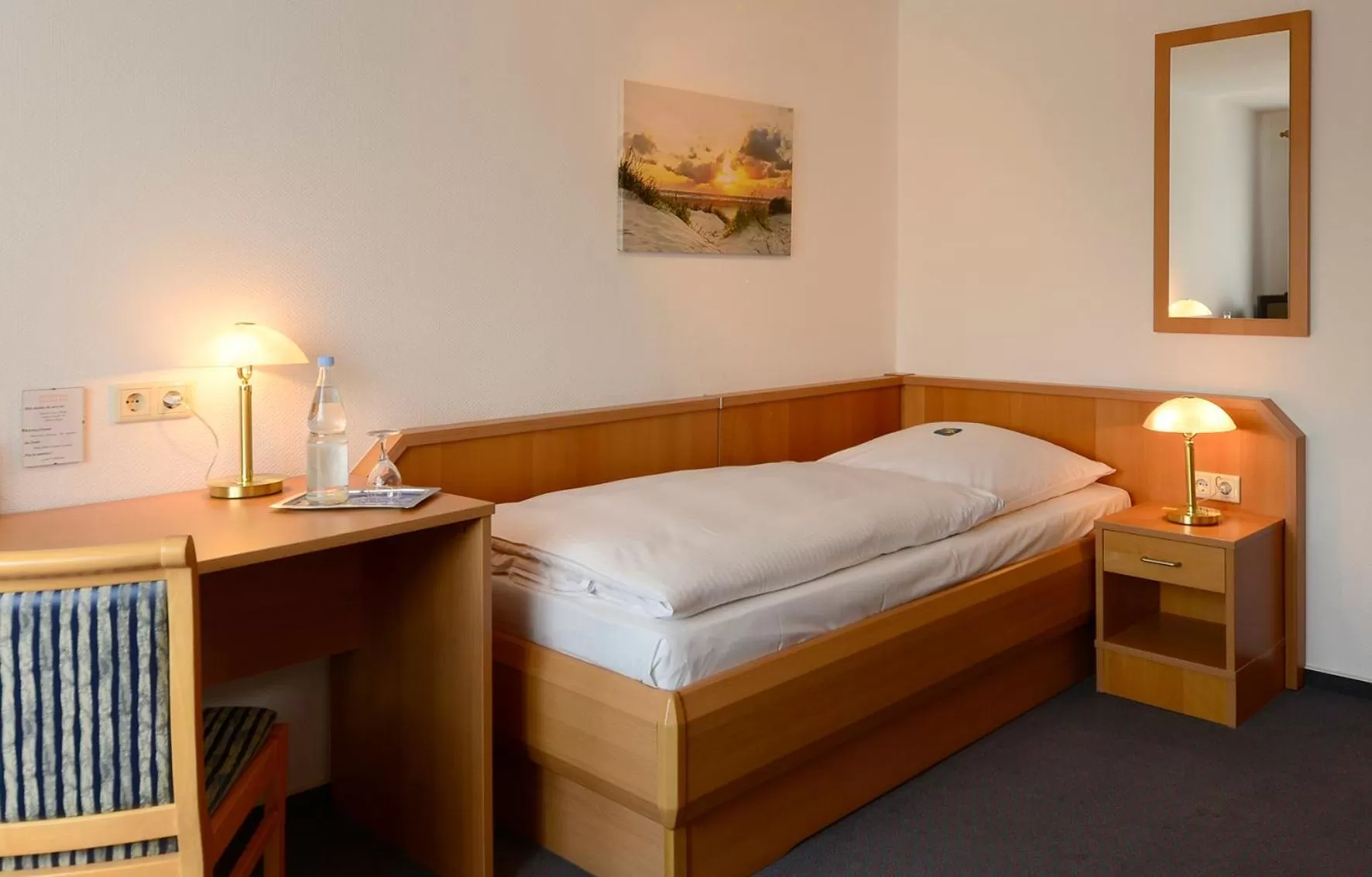 Photo of the whole room, Bed in Hotel Goos