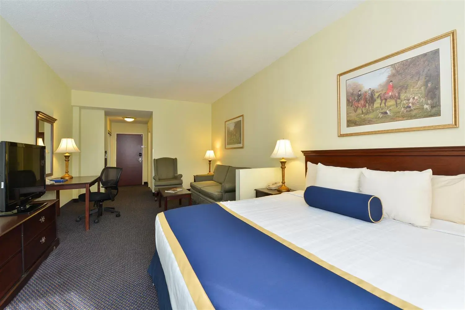 Bedroom in Best Western Plus Crossroads Inn & Suites