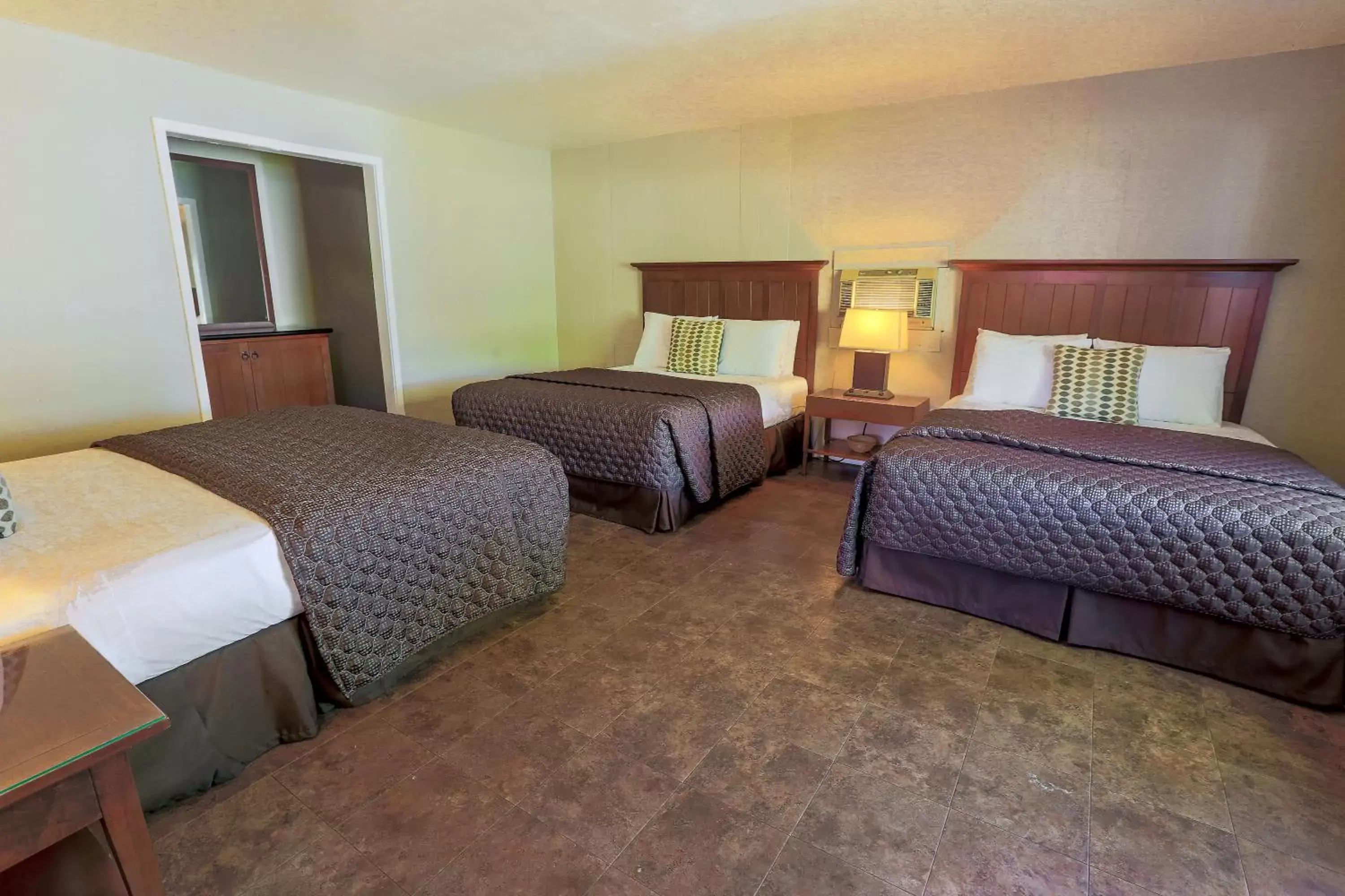 Cabin 22 Pond Side Pet-Friendly 2 Bed 1 Bath 4 Queen Beds in Roosevelt Resort Park Cabin 22 Pond Side Pet-Friendly 2 Bed 1 Bath 4 Queen Beds in Roosevelt Resort Park