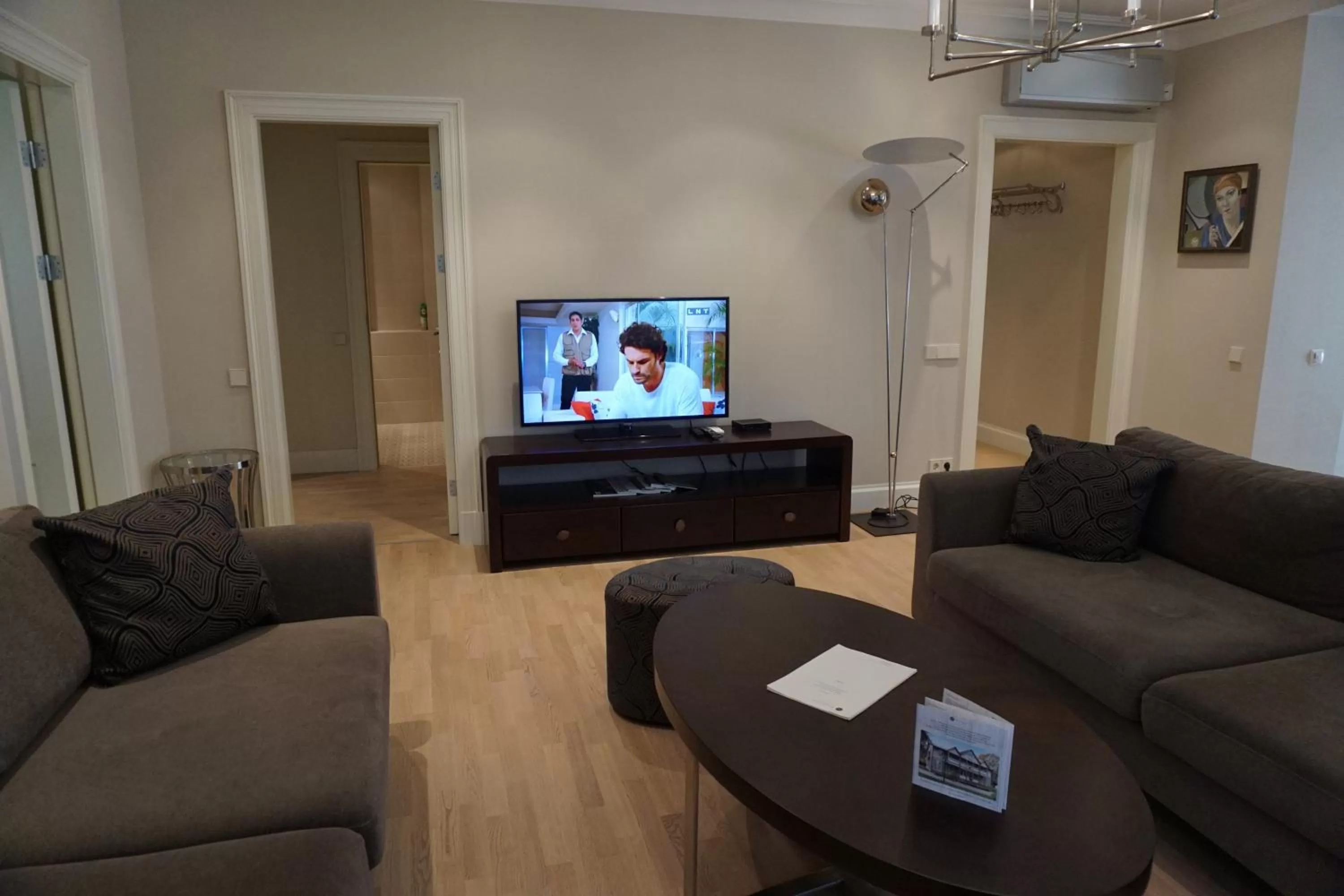 TV and multimedia in Wooden Villa APARTMENTS