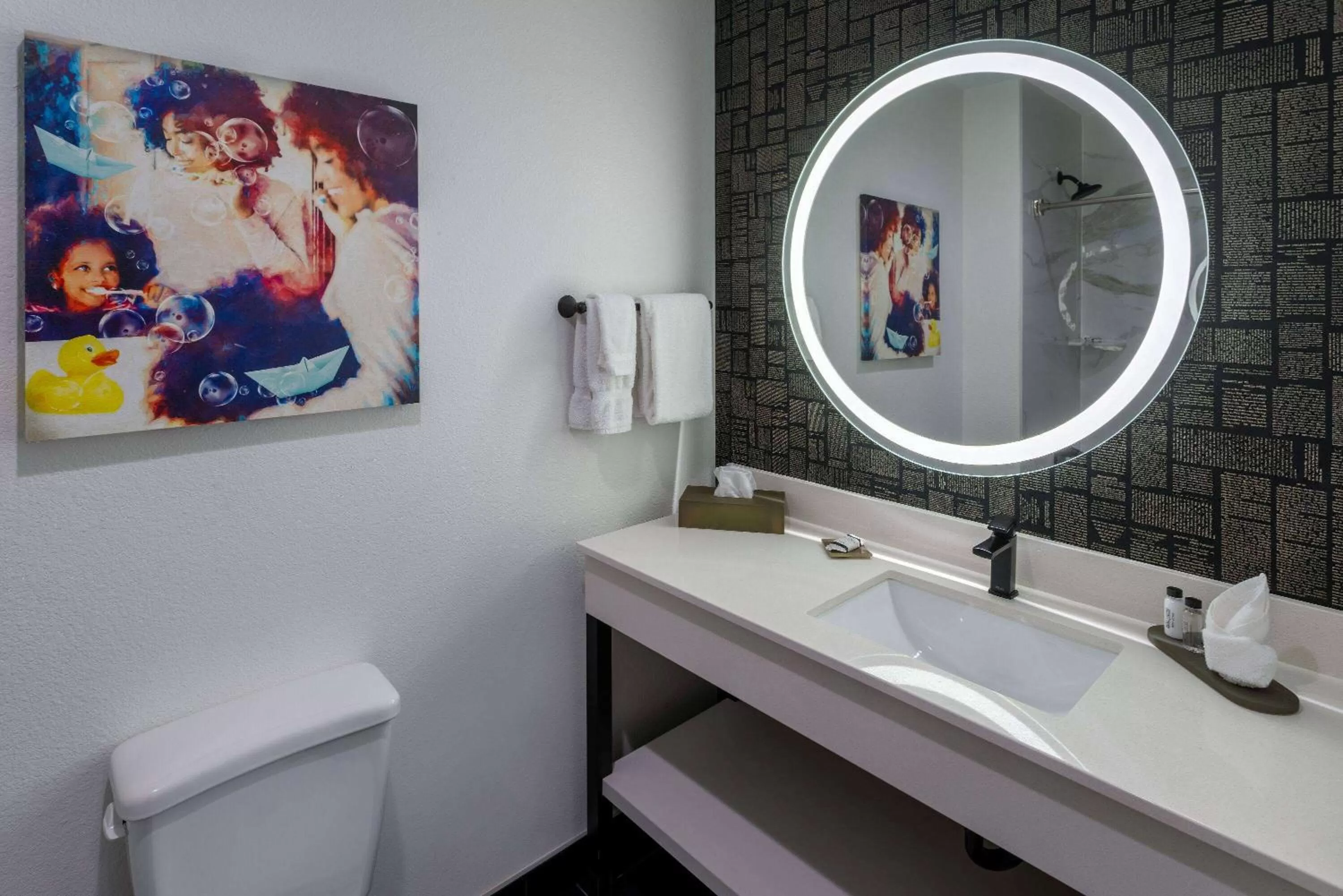 TV and multimedia in La Quinta Inn & Suites by Wyndham Maricopa Copper Sky