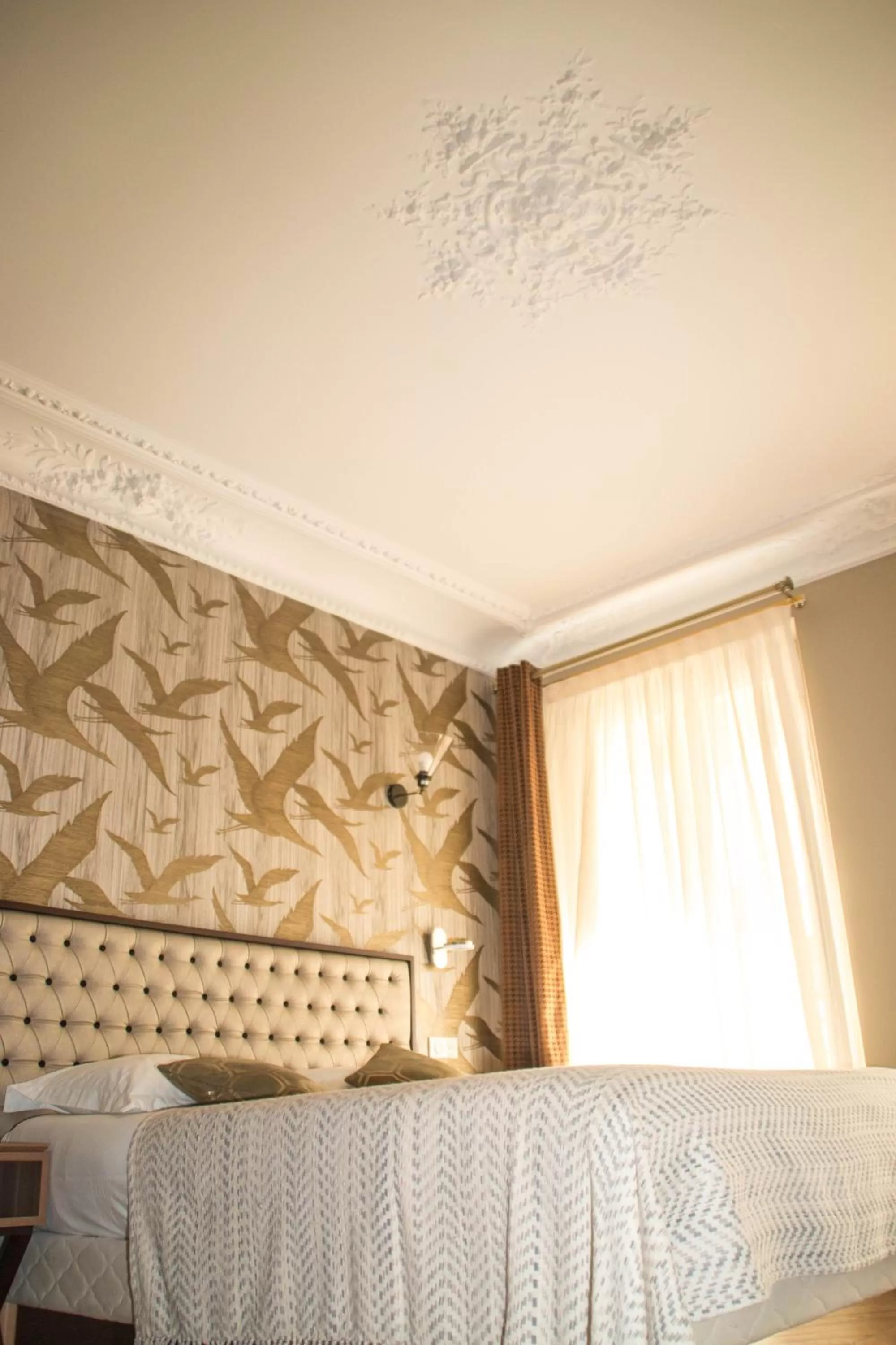 Photo of the whole room, Bed in Excelsior Batignolles