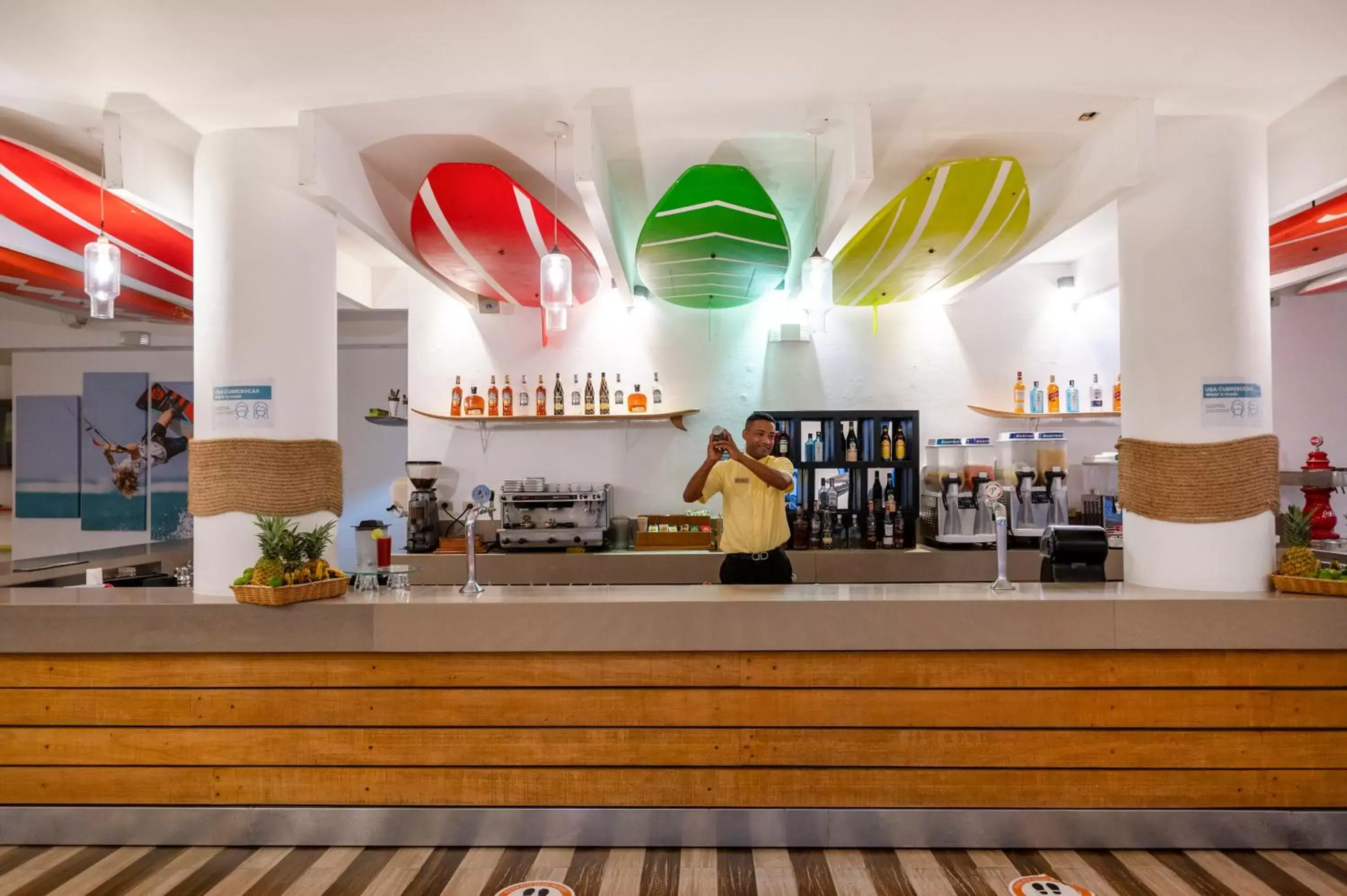 Lounge or bar in Viva Tangerine by Wyndham, A Trademark All Inclusive