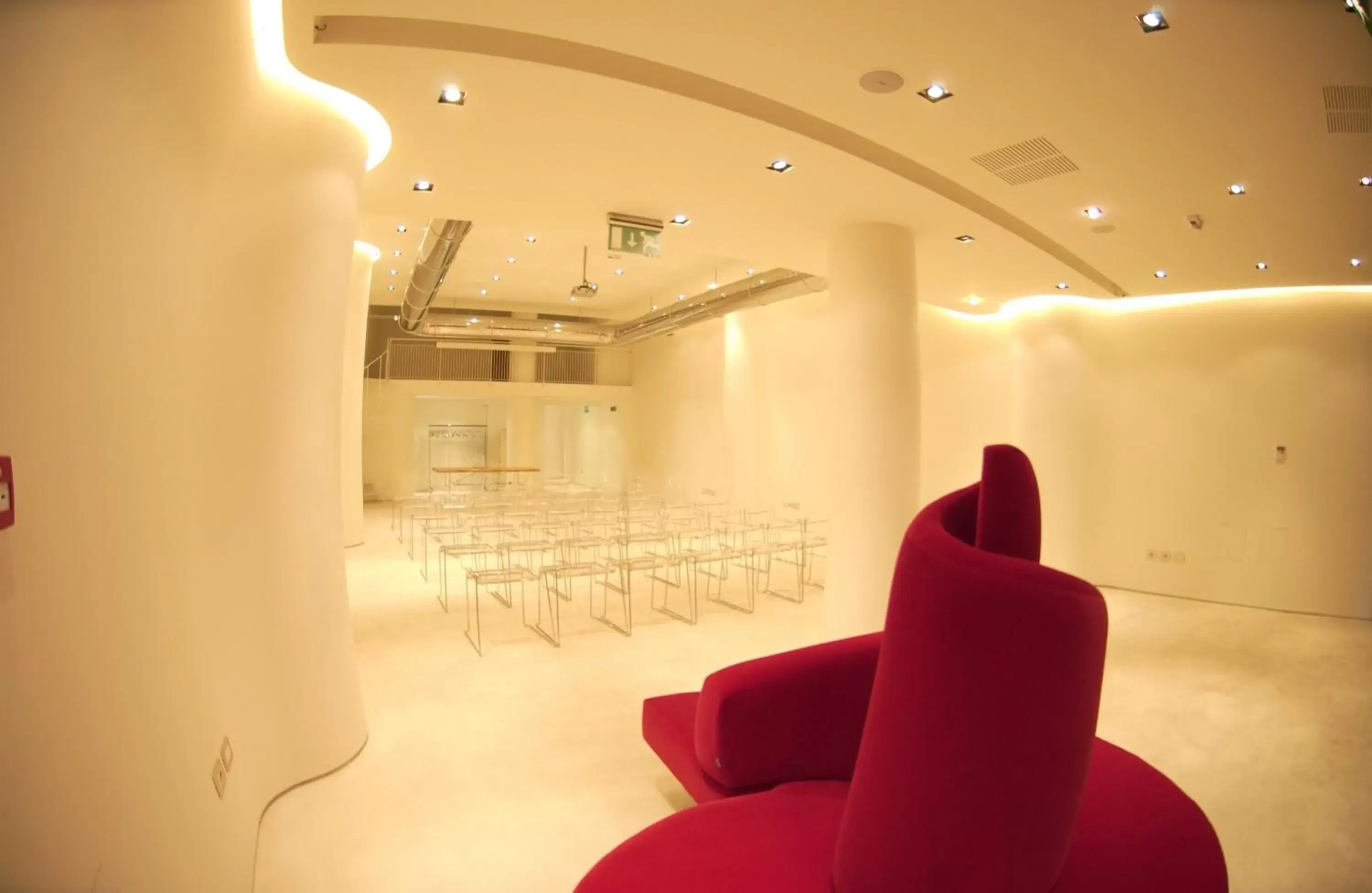 Business facilities in DuoMo Hotel