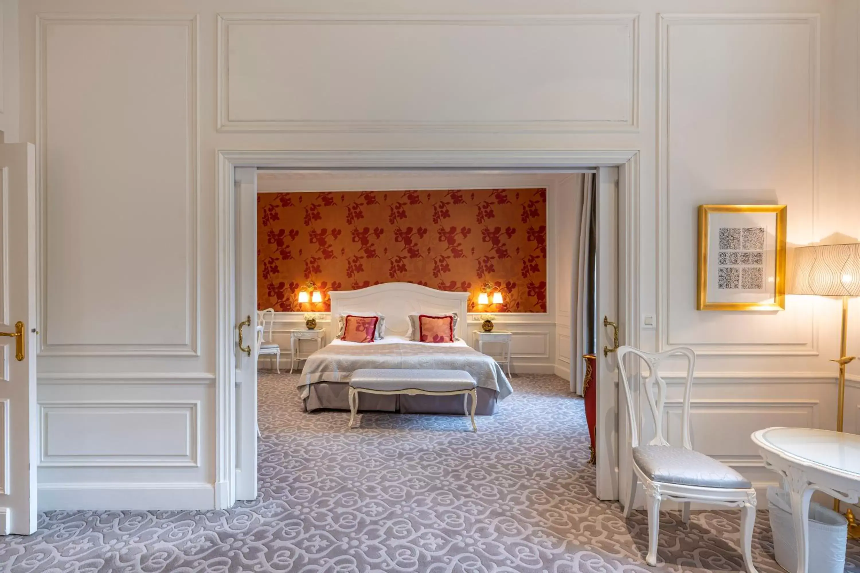 Living room, Bed in Hôtel Hermitage Monte-Carlo