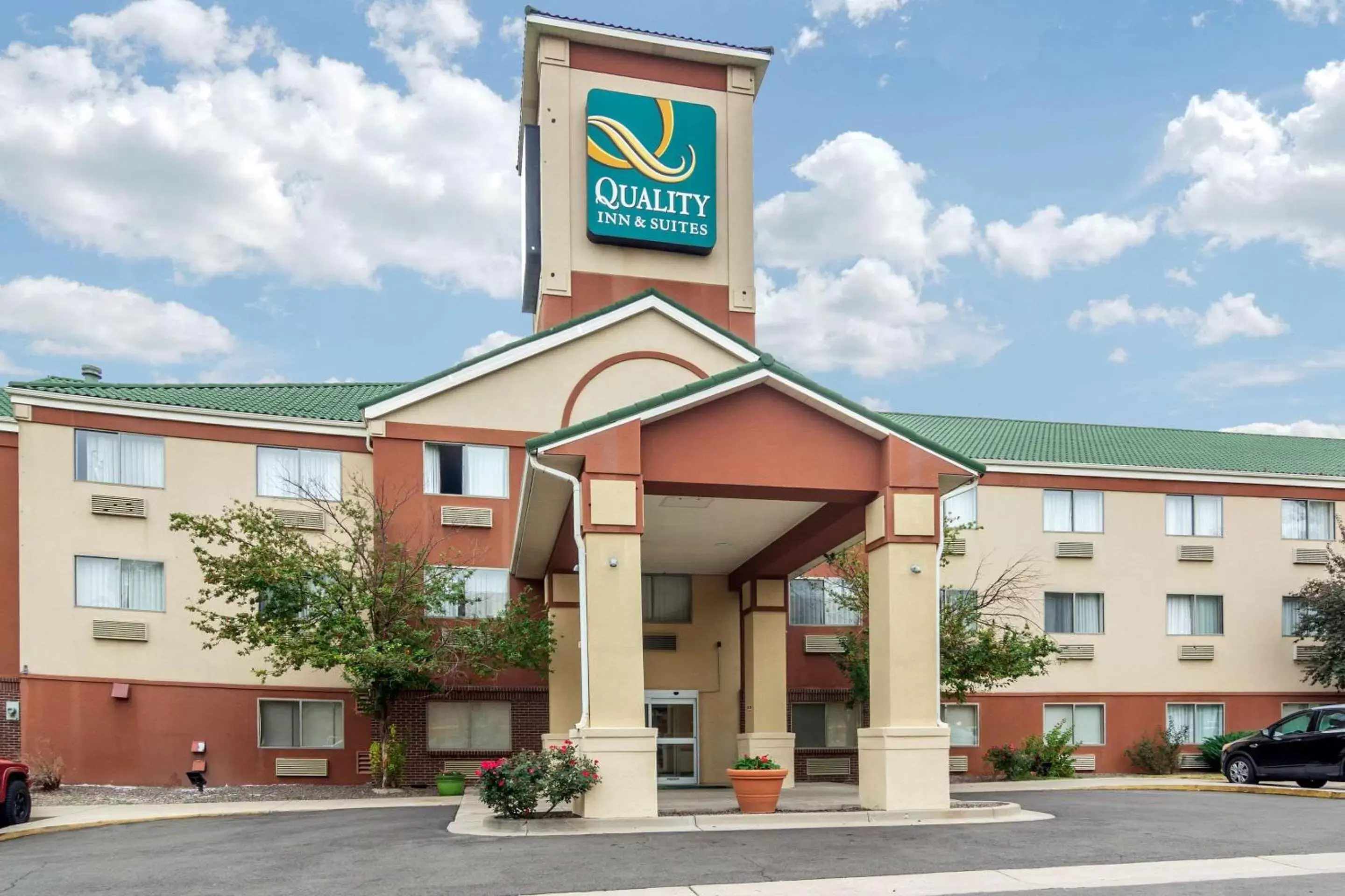 Property building in Quality Inn & Suites Lakewood - Denver Southwest