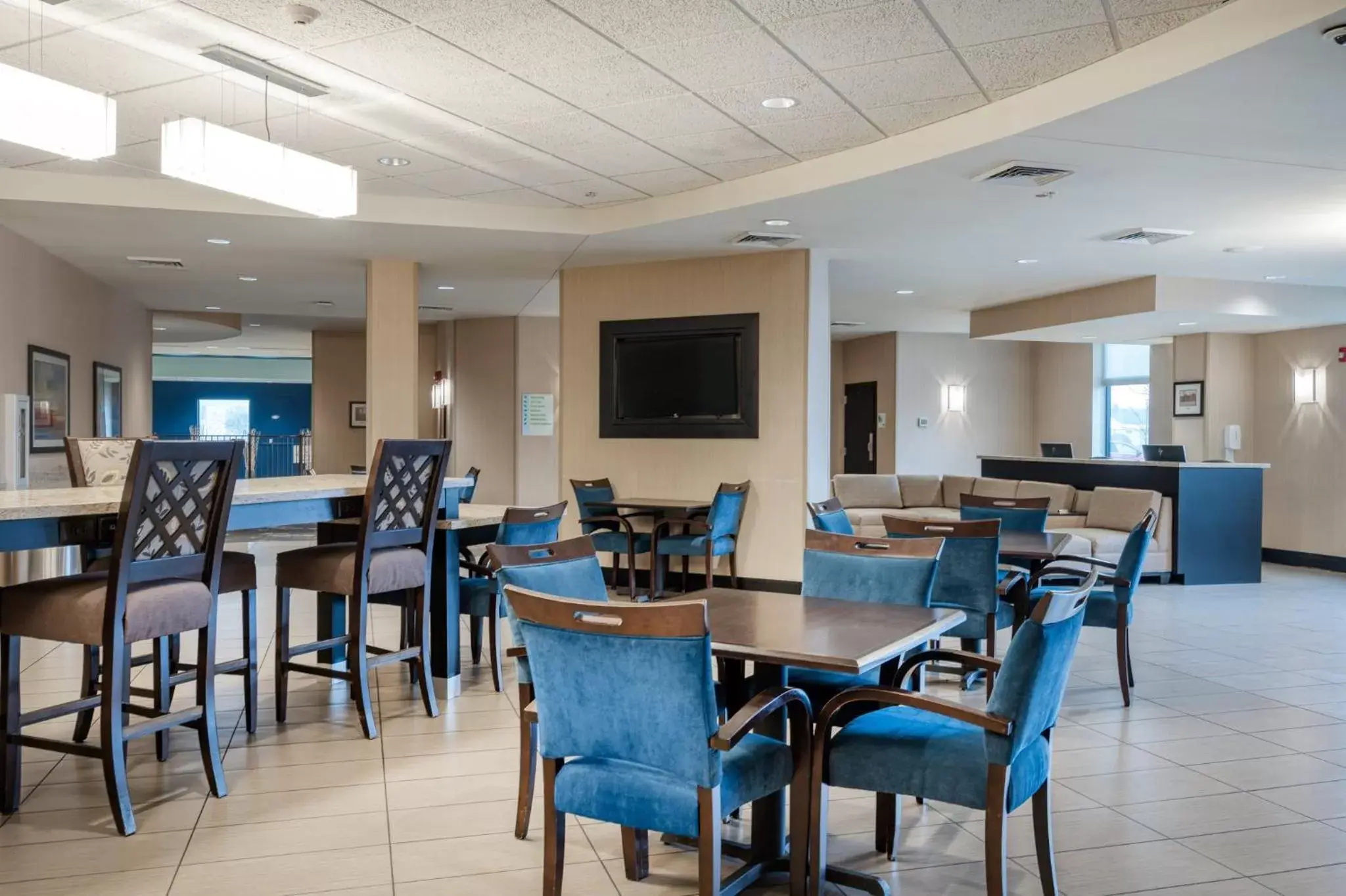 Breakfast, Restaurant/Places to Eat in Holiday Inn - Terre Haute, an IHG Hotel