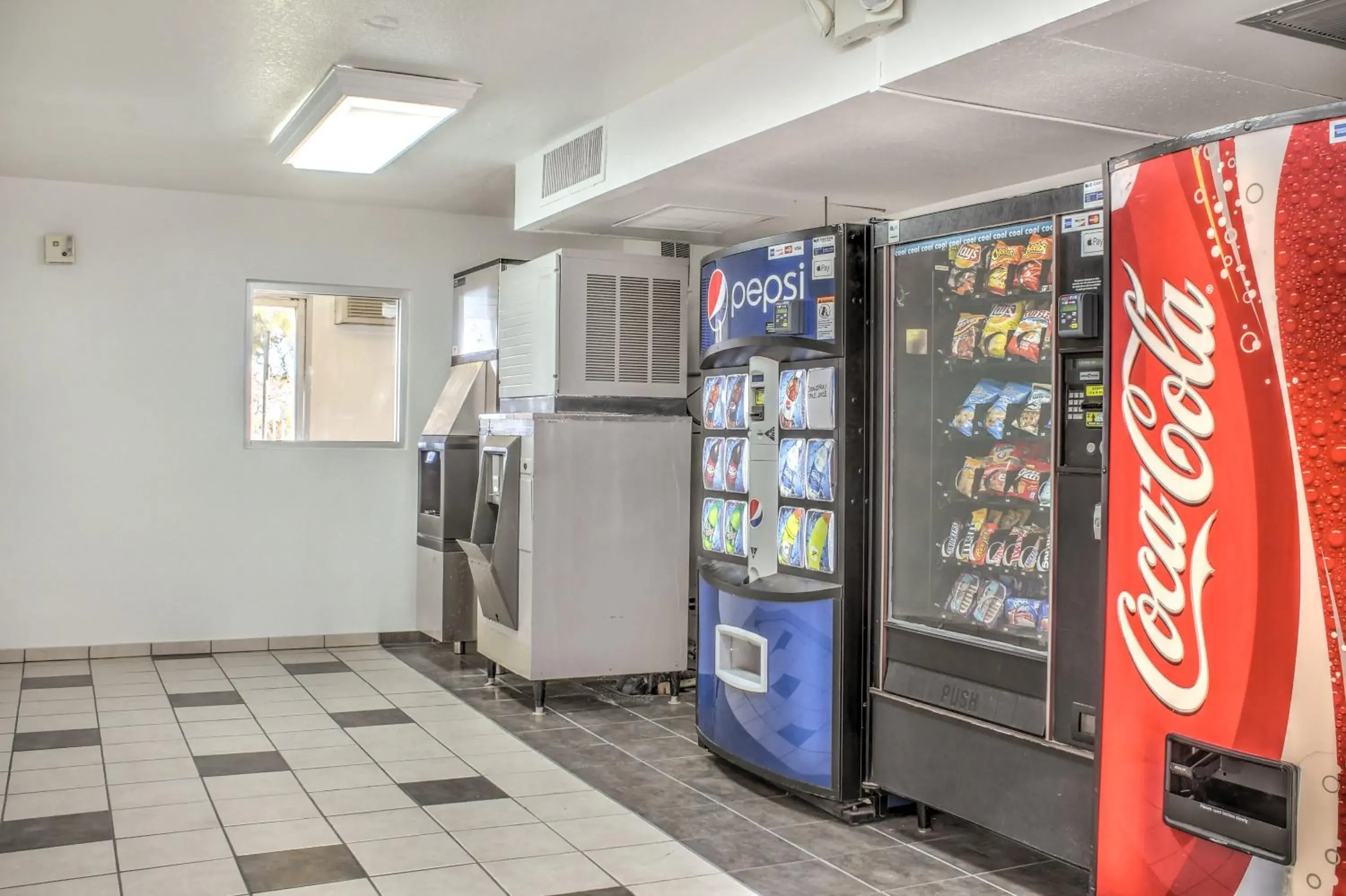 Other, Supermarket/Shops in Motel 6 Mojave, CA