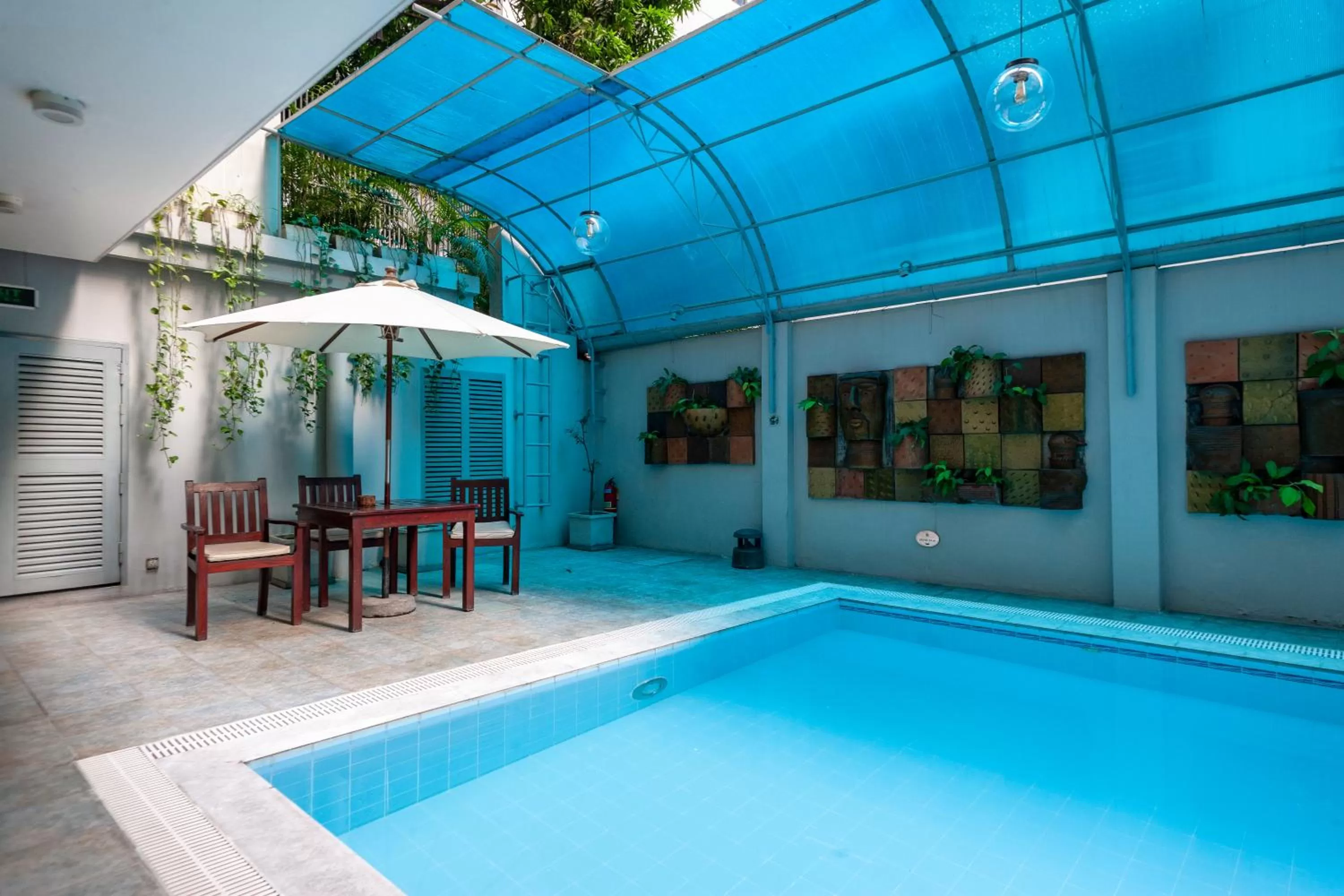 Swimming pool in Royal Park Residence Hotel