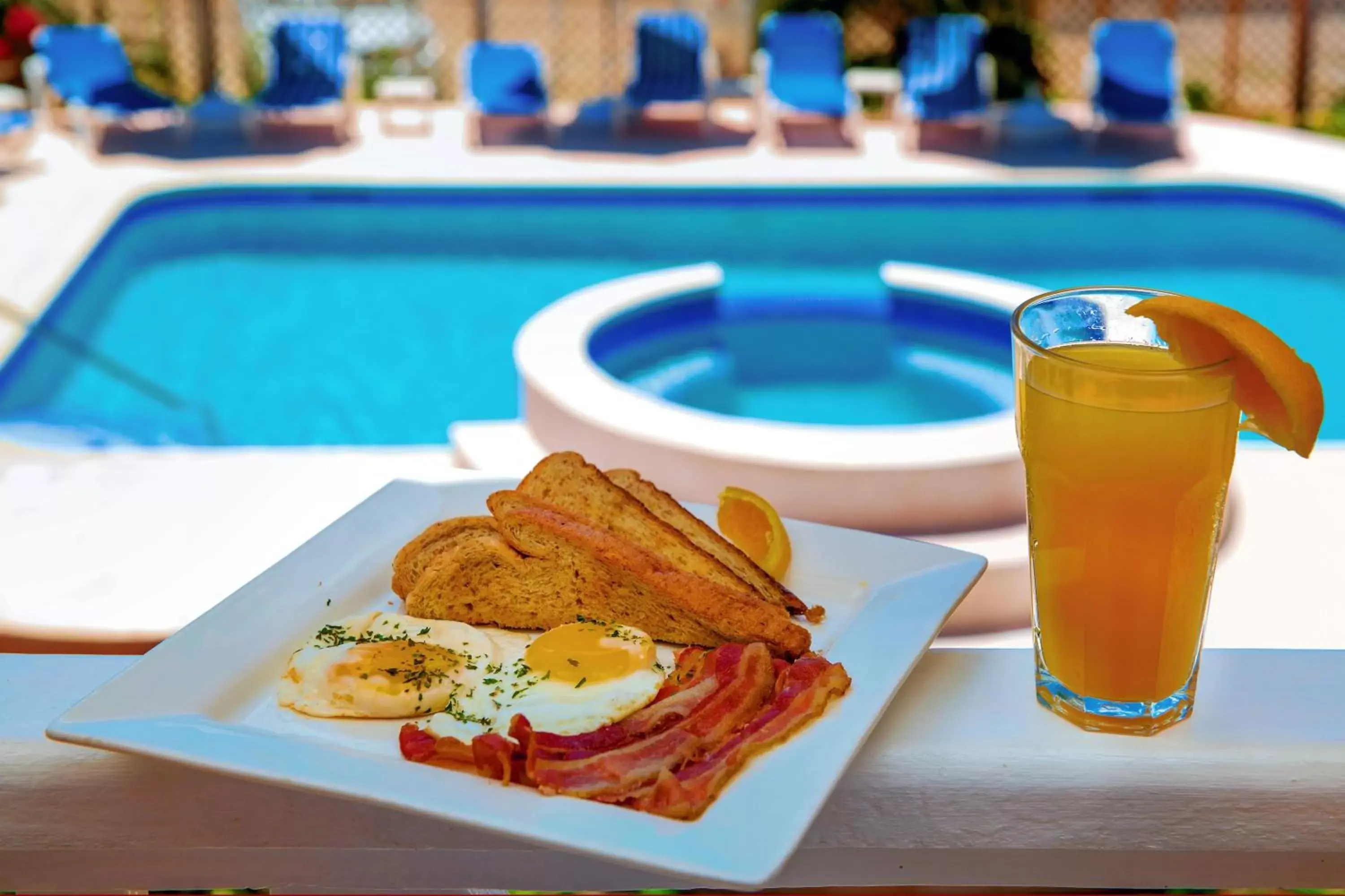 Breakfast, Swimming Pool in Dover Beach Hotel