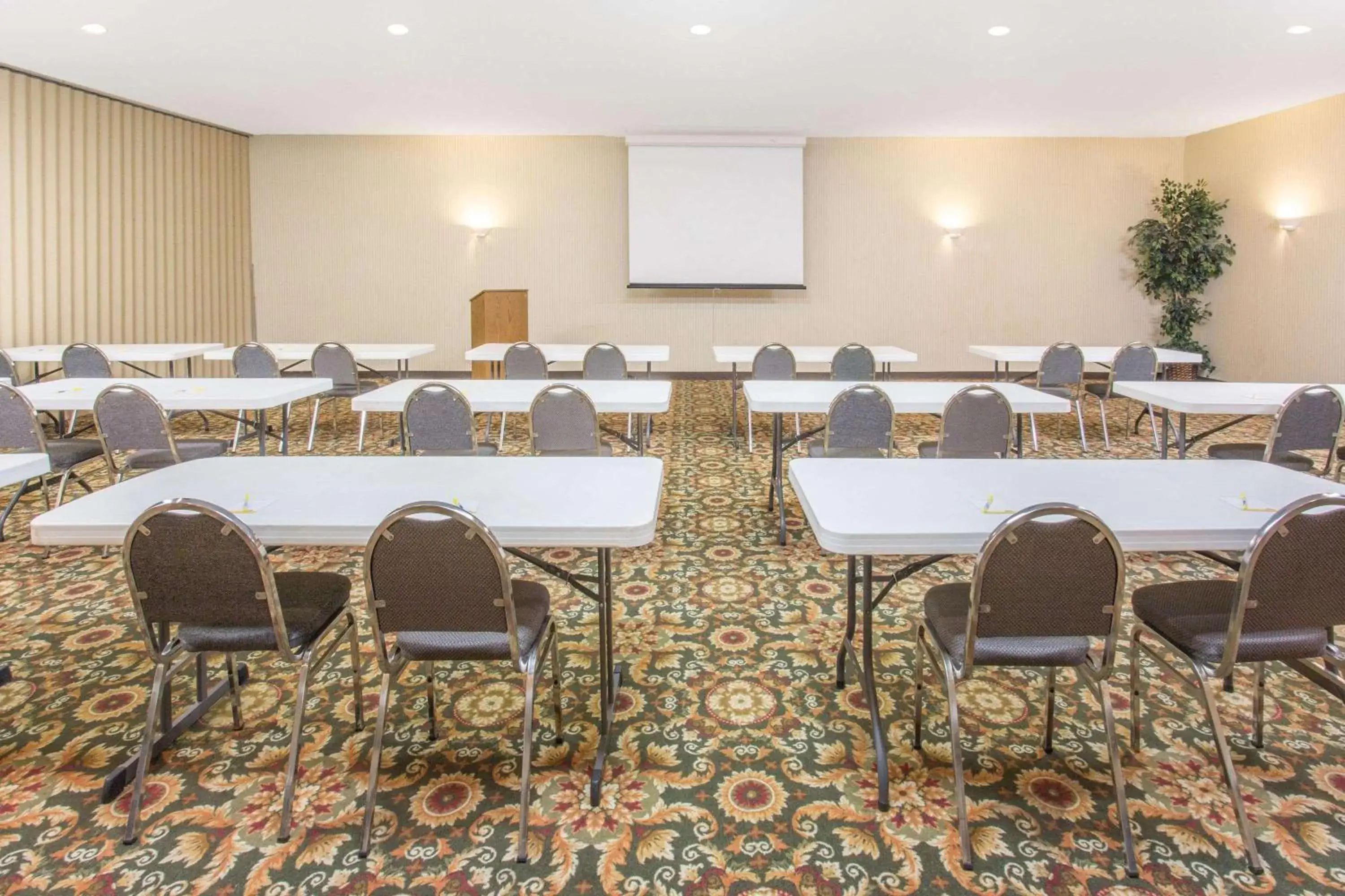 Meeting/conference room in Days Inn by Wyndham Princeton