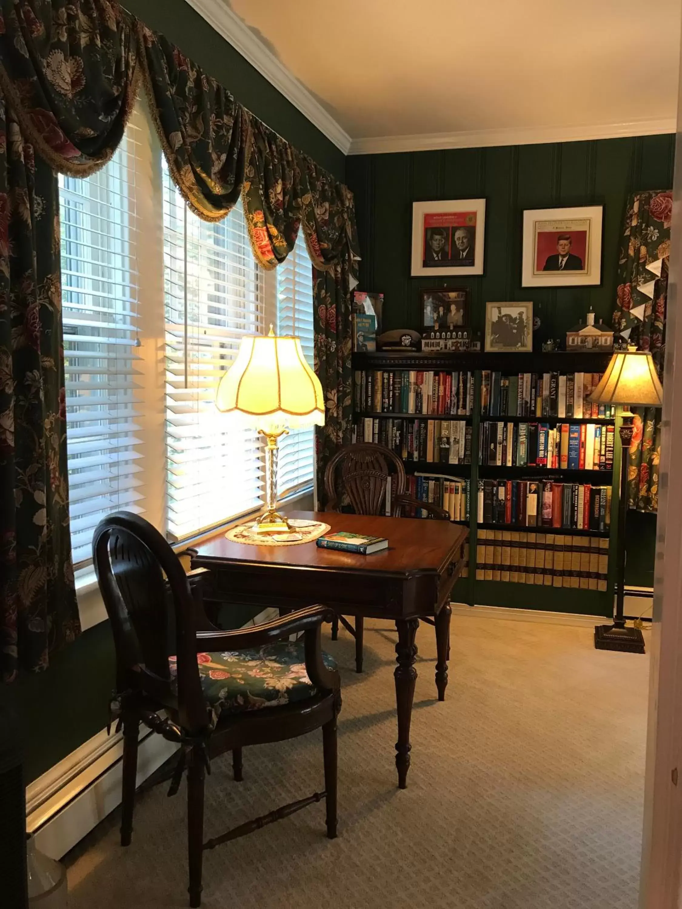 Library in A Williamsburg White House Inn