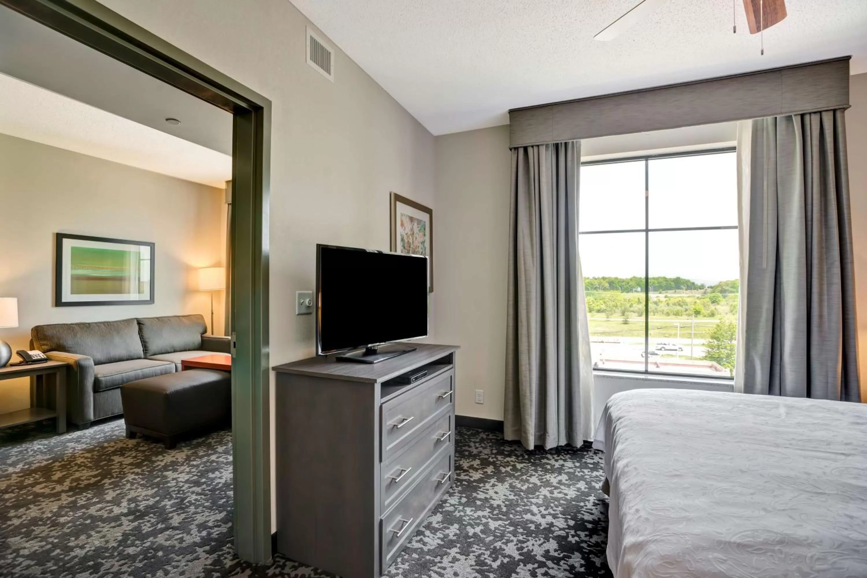 Living room, Bed in Homewood Suites by Hilton Christiansburg