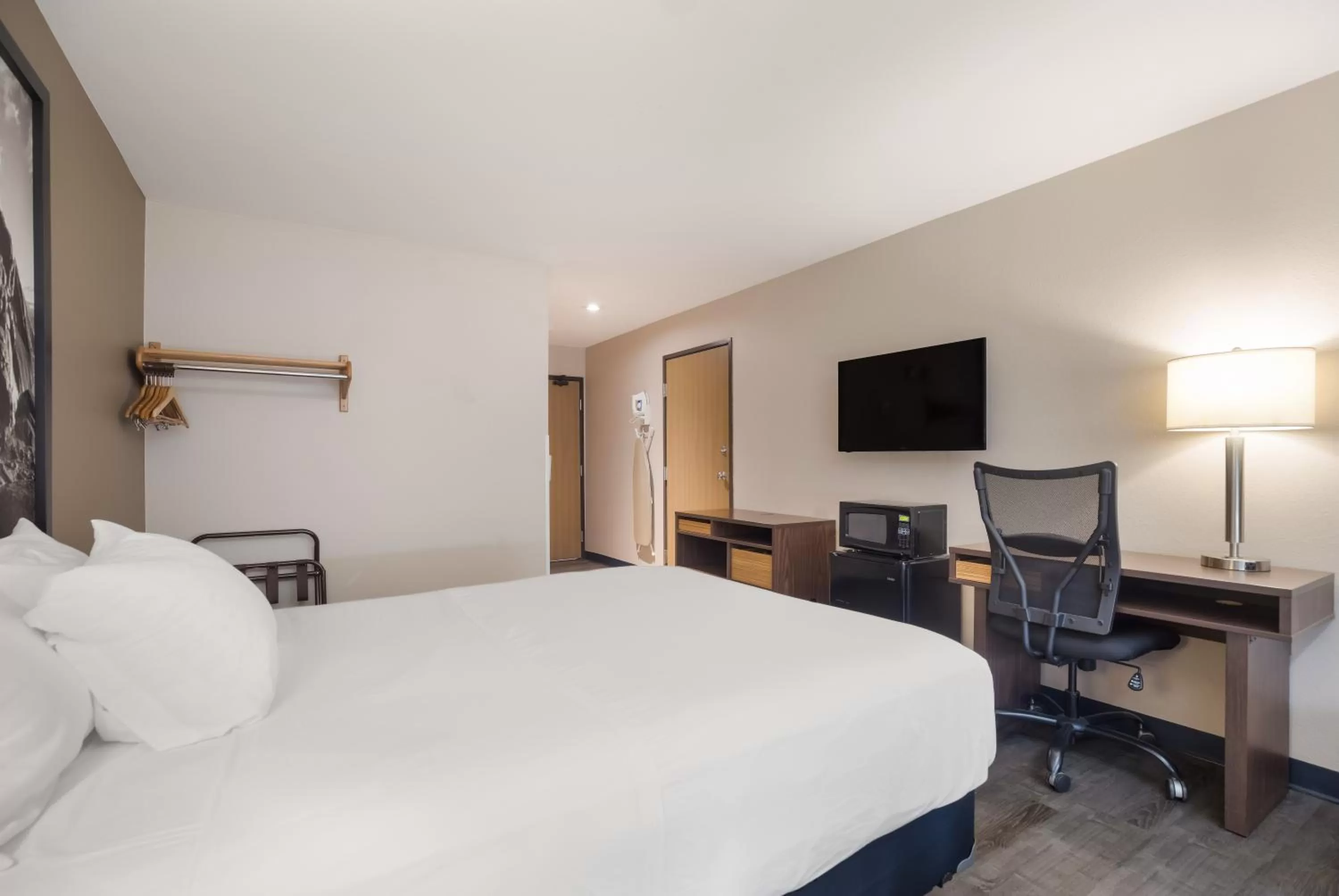 Bed in Americas Best Value Inn Sparks