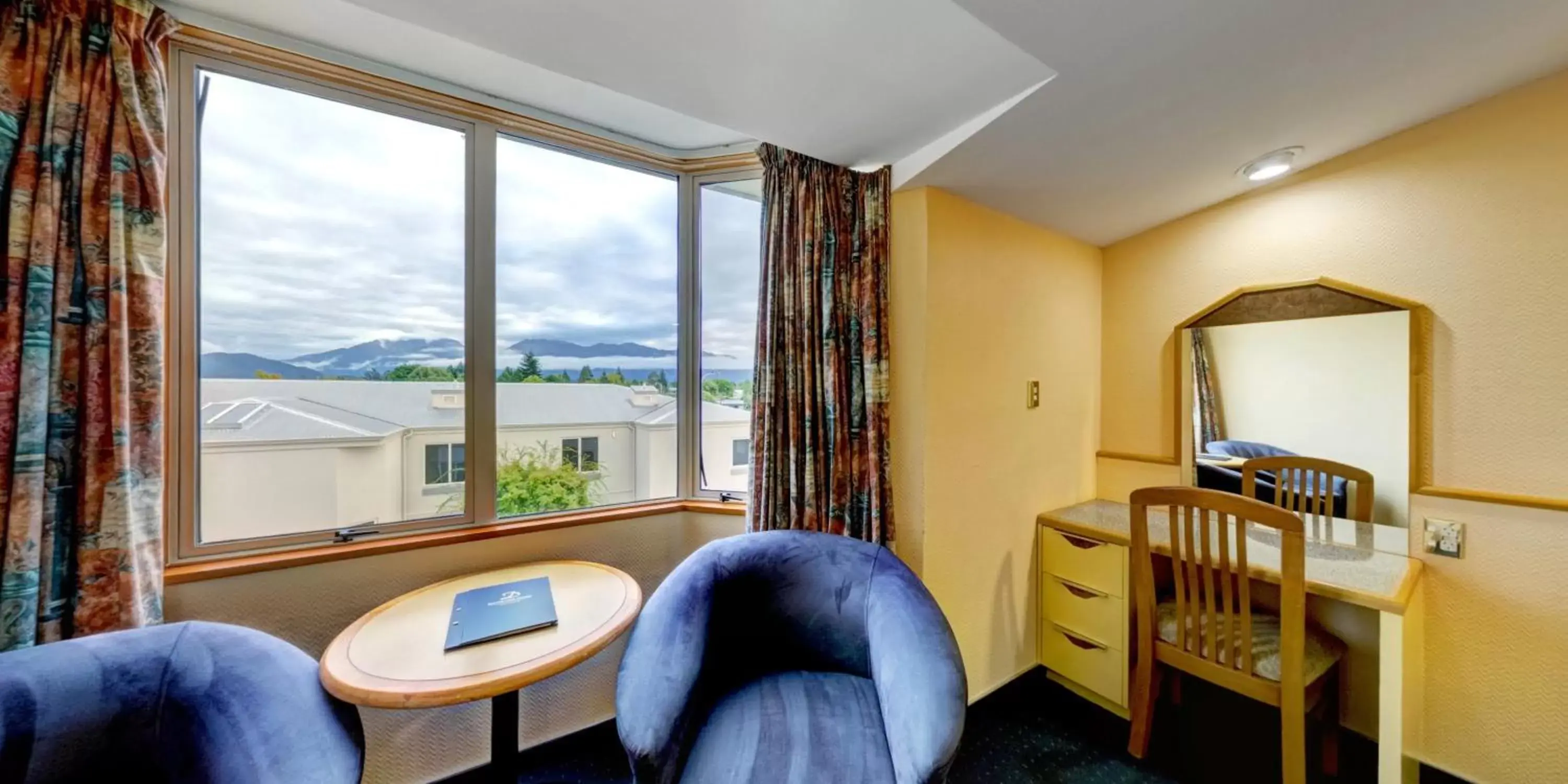 Bedroom, Seating Area in Distinction Luxmore Hotel