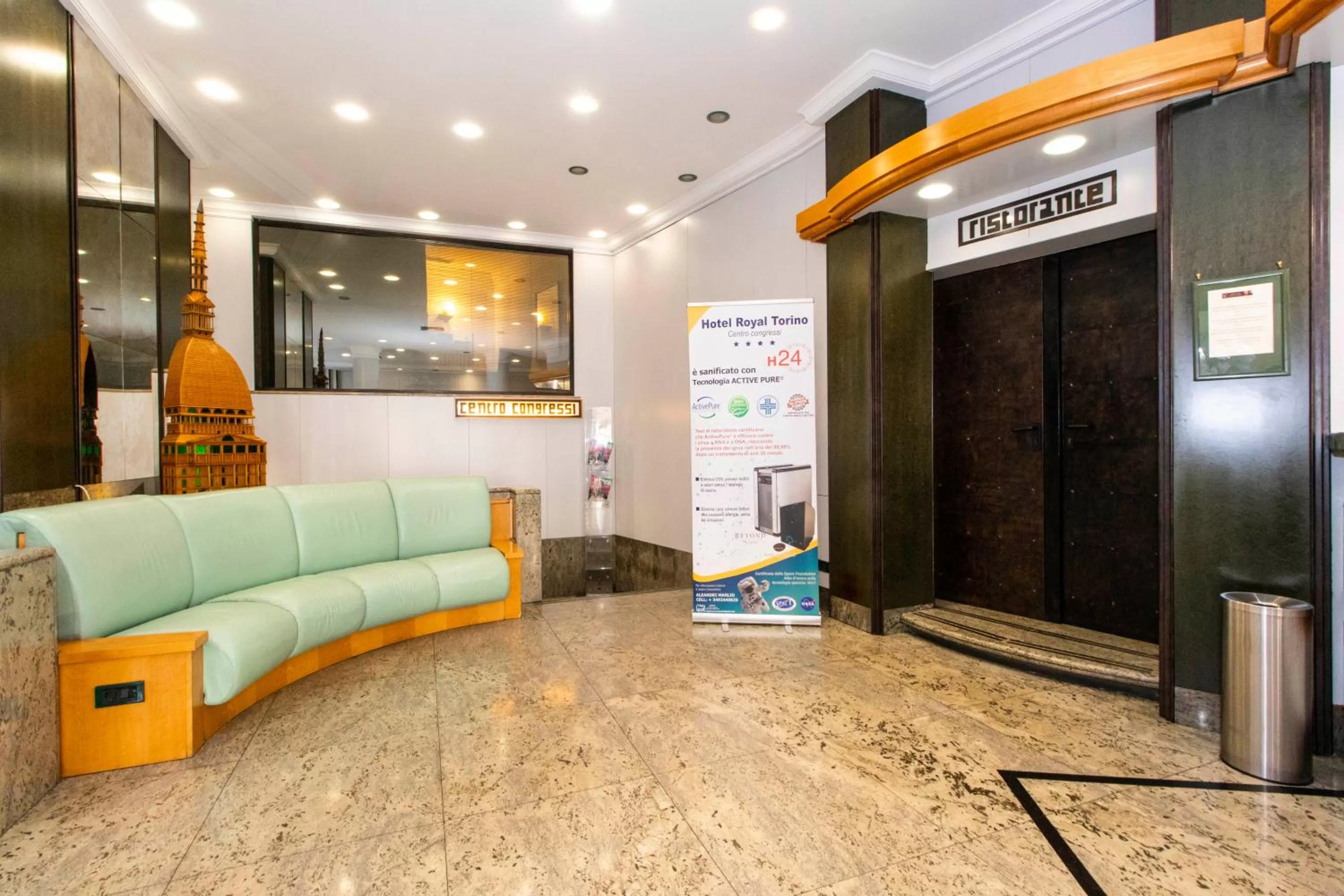 Lounge or bar in Hotel Royal Torino Centro Congressi