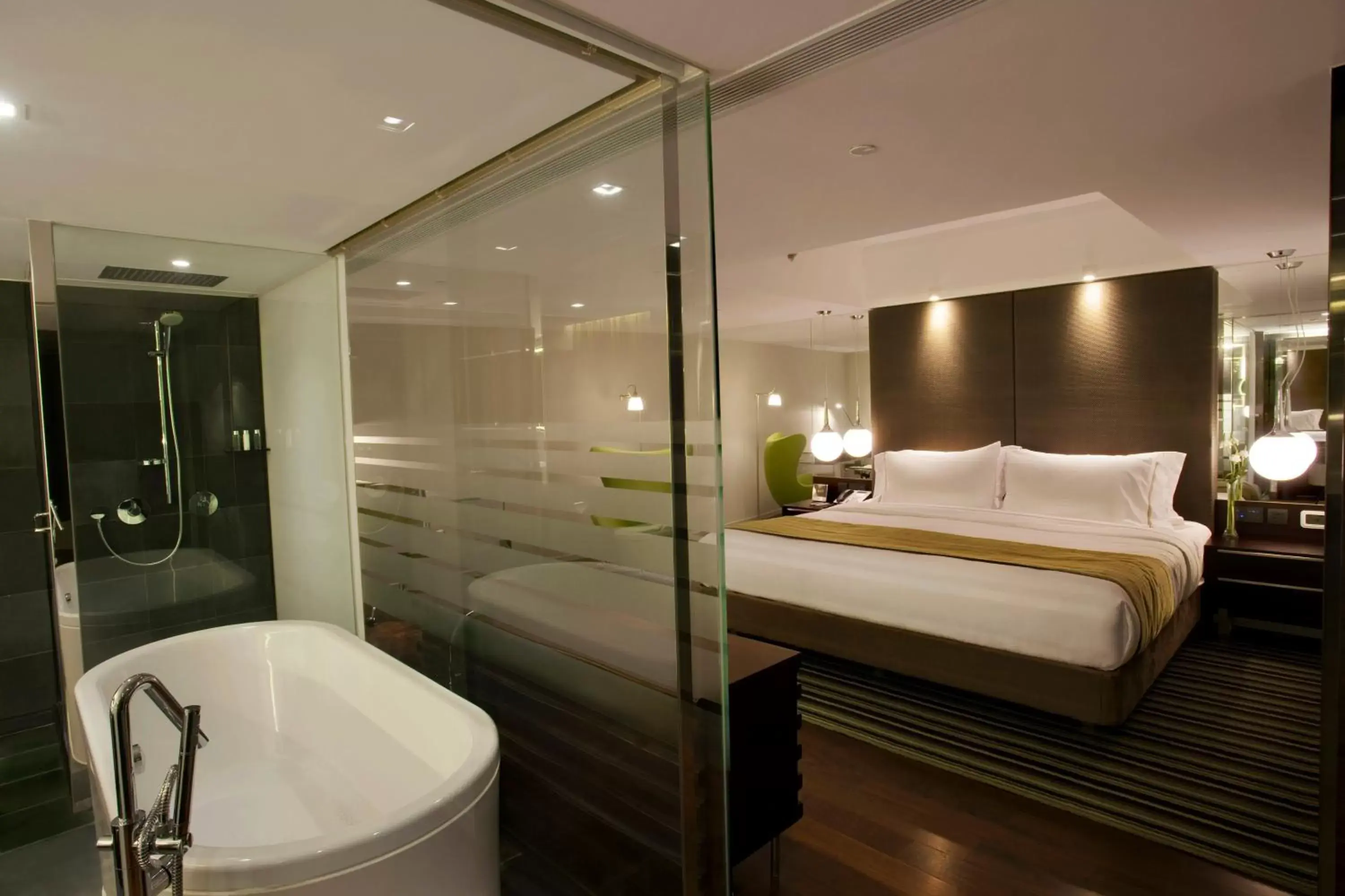 Bedroom, Bathroom in The Mira Hong Kong